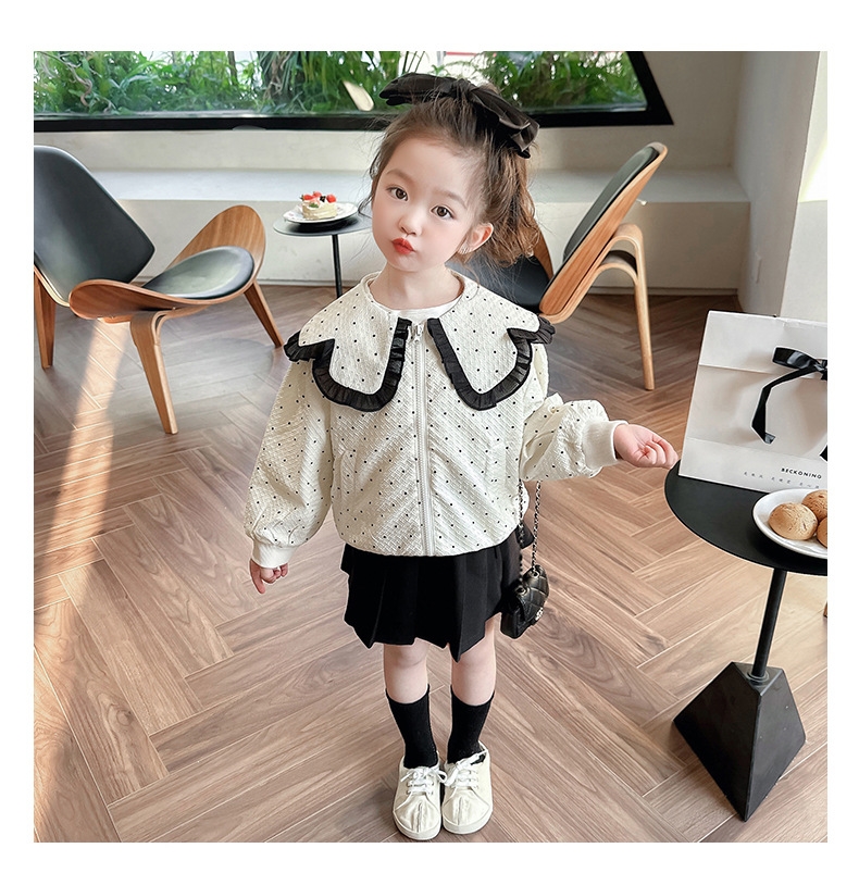 Детская куртка с воротником и узором в горошек оптом из Китая