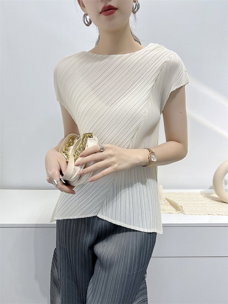 Женская футболка с укороченным рукавом и складками оптом