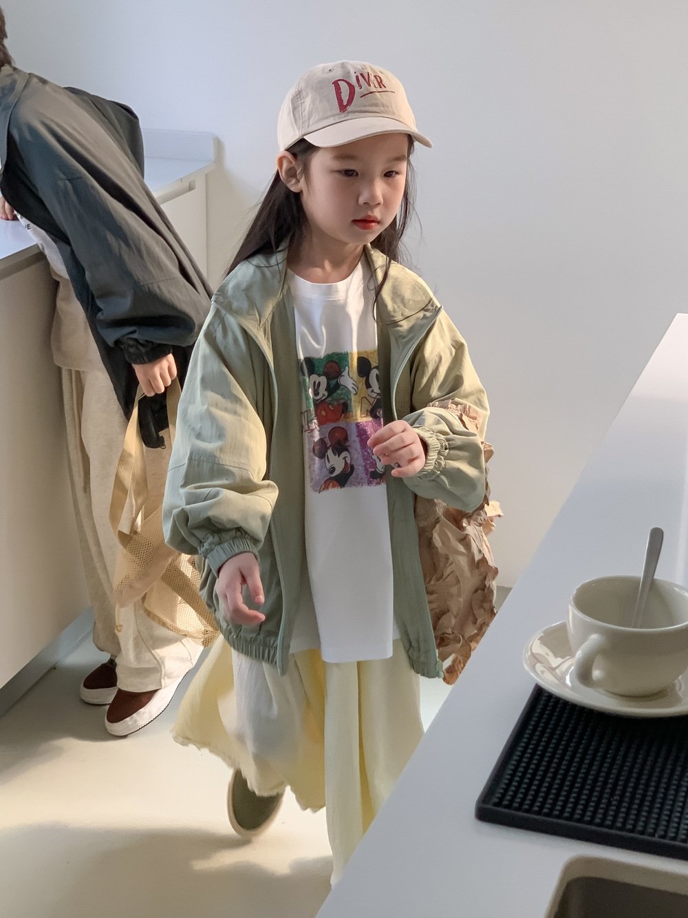 Детская куртка 2024 весна для мальчиков и девочек оптом из Китая