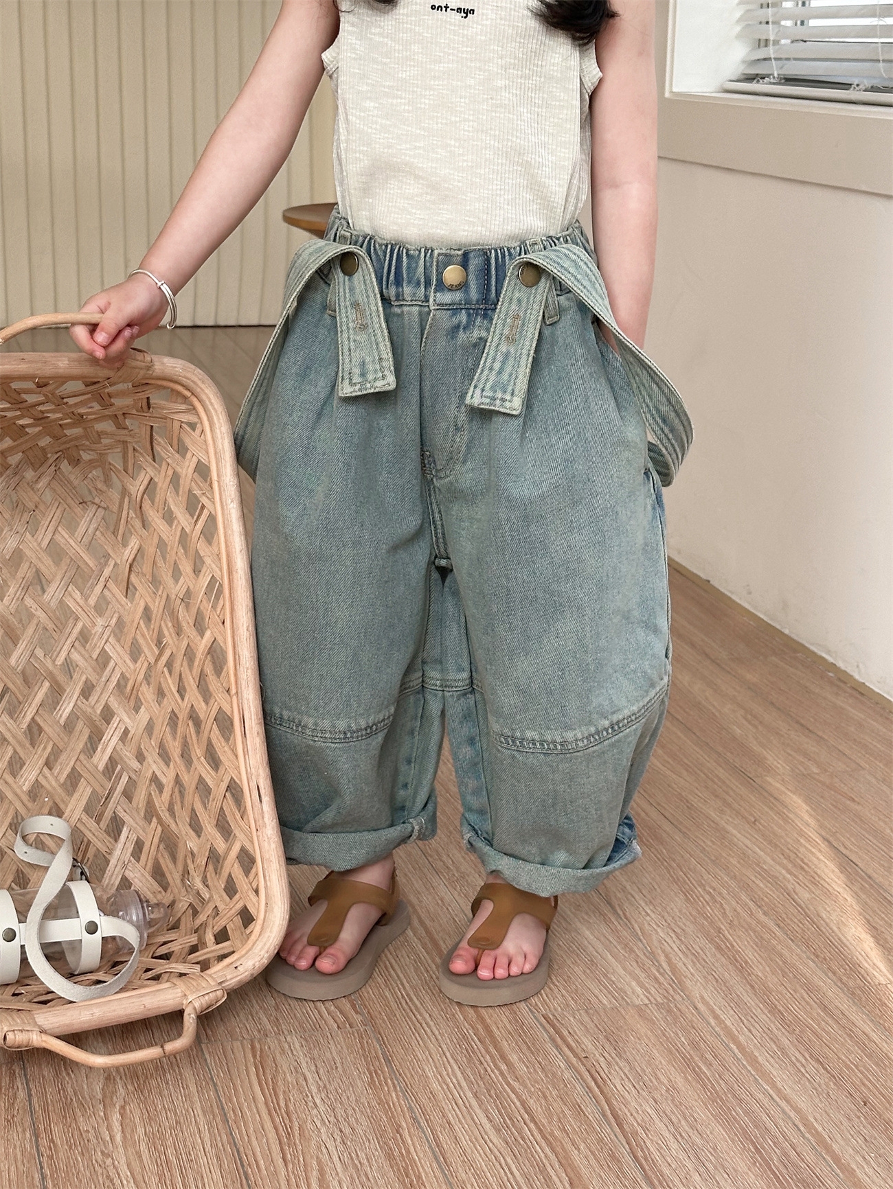 Детские джинсовые брюки с лямками оптом из Китая