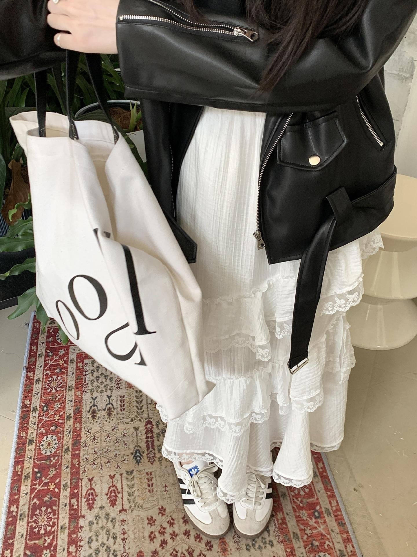 Высокая талия белая асимметричная юбка с кружевными вставками оптом из Китая