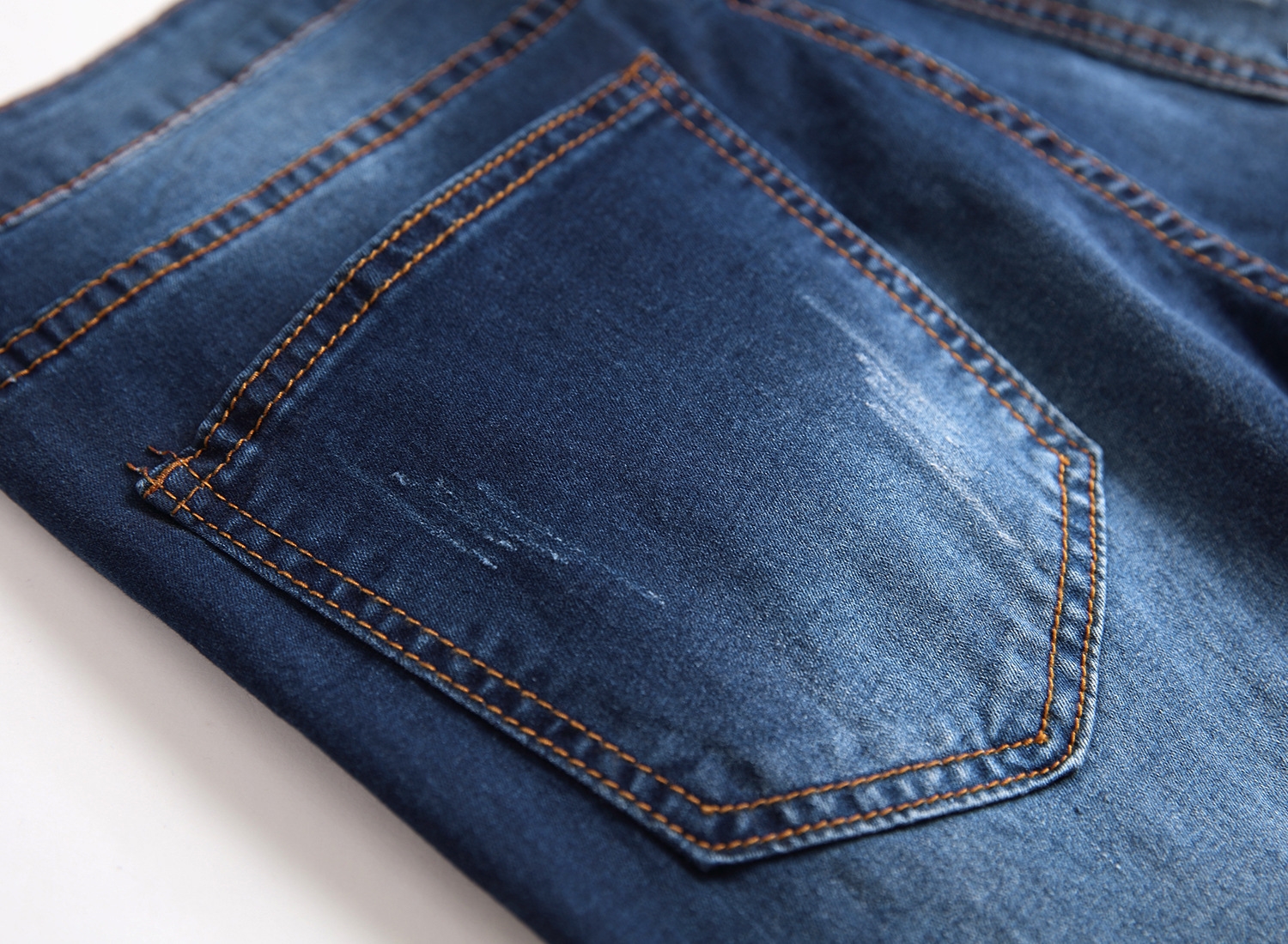 Мужские джинсы с разрывами и зауженными штанинами оптом из Китая