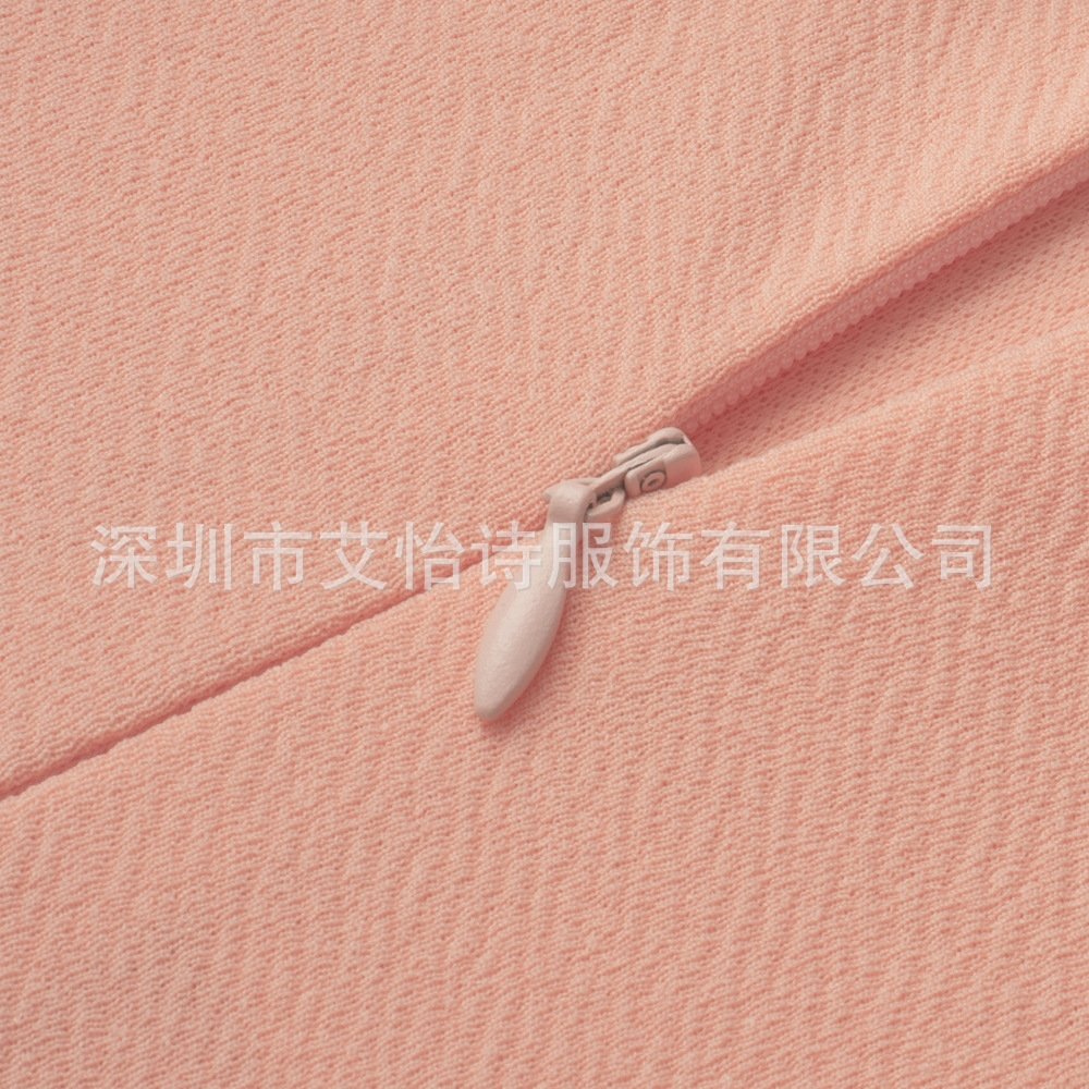 Платье с вырезом под горло и кружевной отделкой оптом из Китая