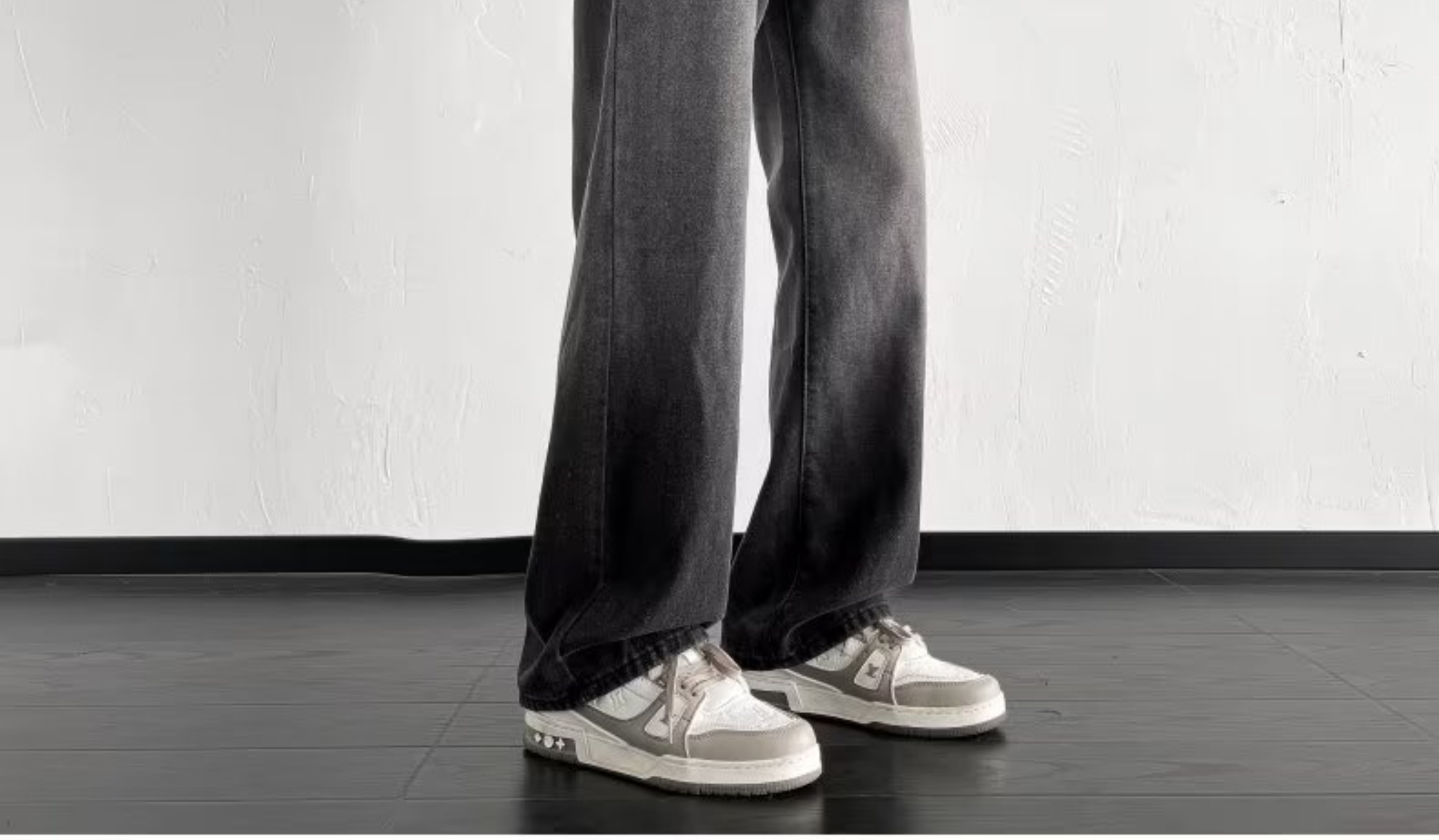 Широкие джинсы с постепенным переходом цвета оптом из Китая