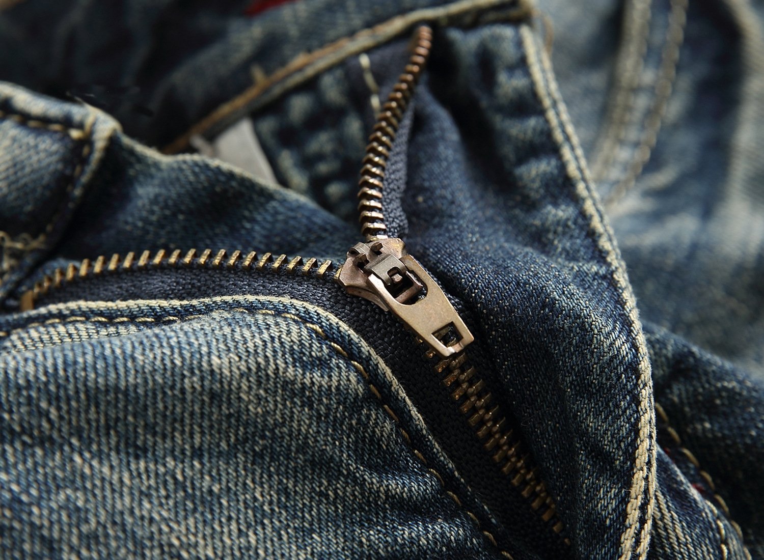 Мужские джинсы с прямым кроем и потертостями оптом из Китая