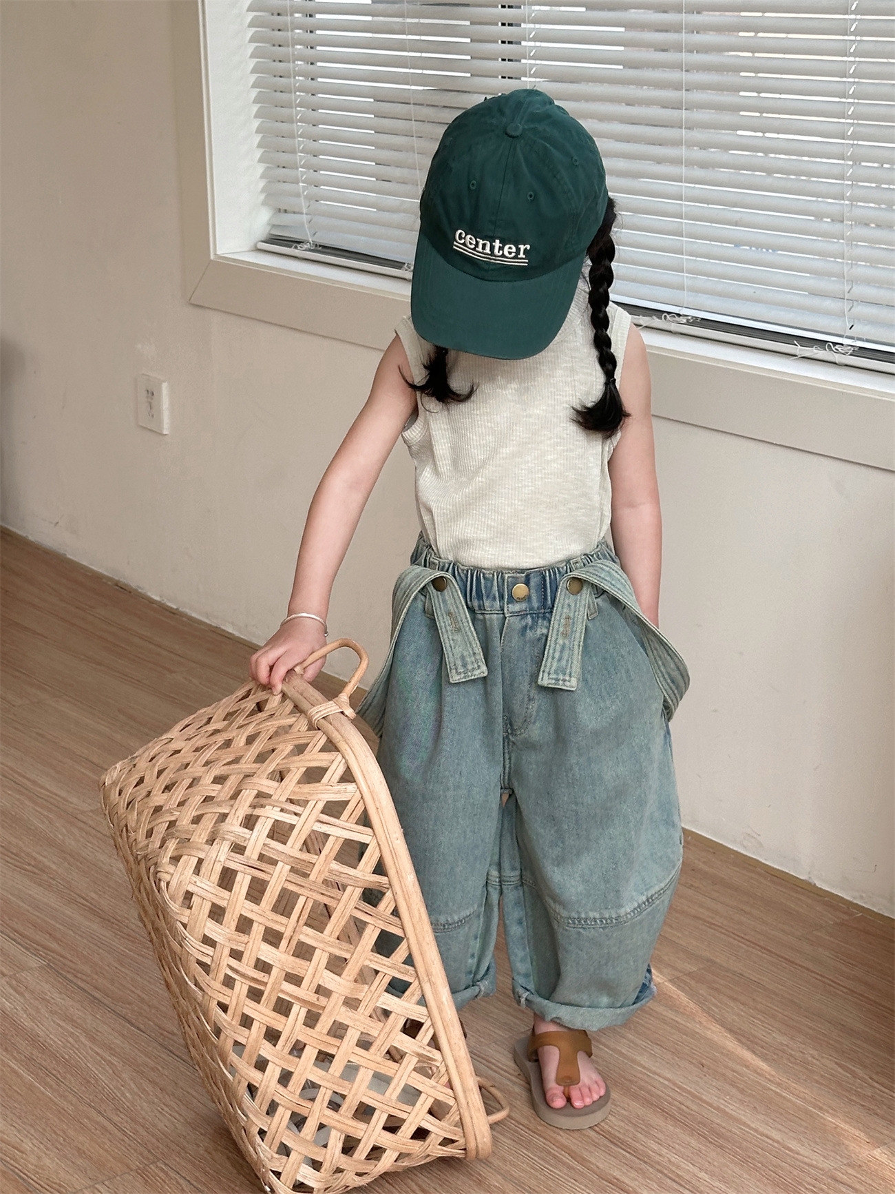 Детские джинсовые брюки с лямками оптом из Китая