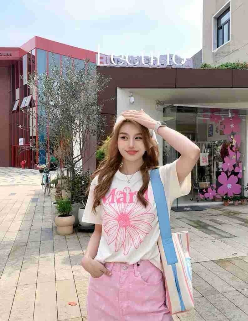 Футболка с коротким рукавом и принтом маленькой собачки оптом