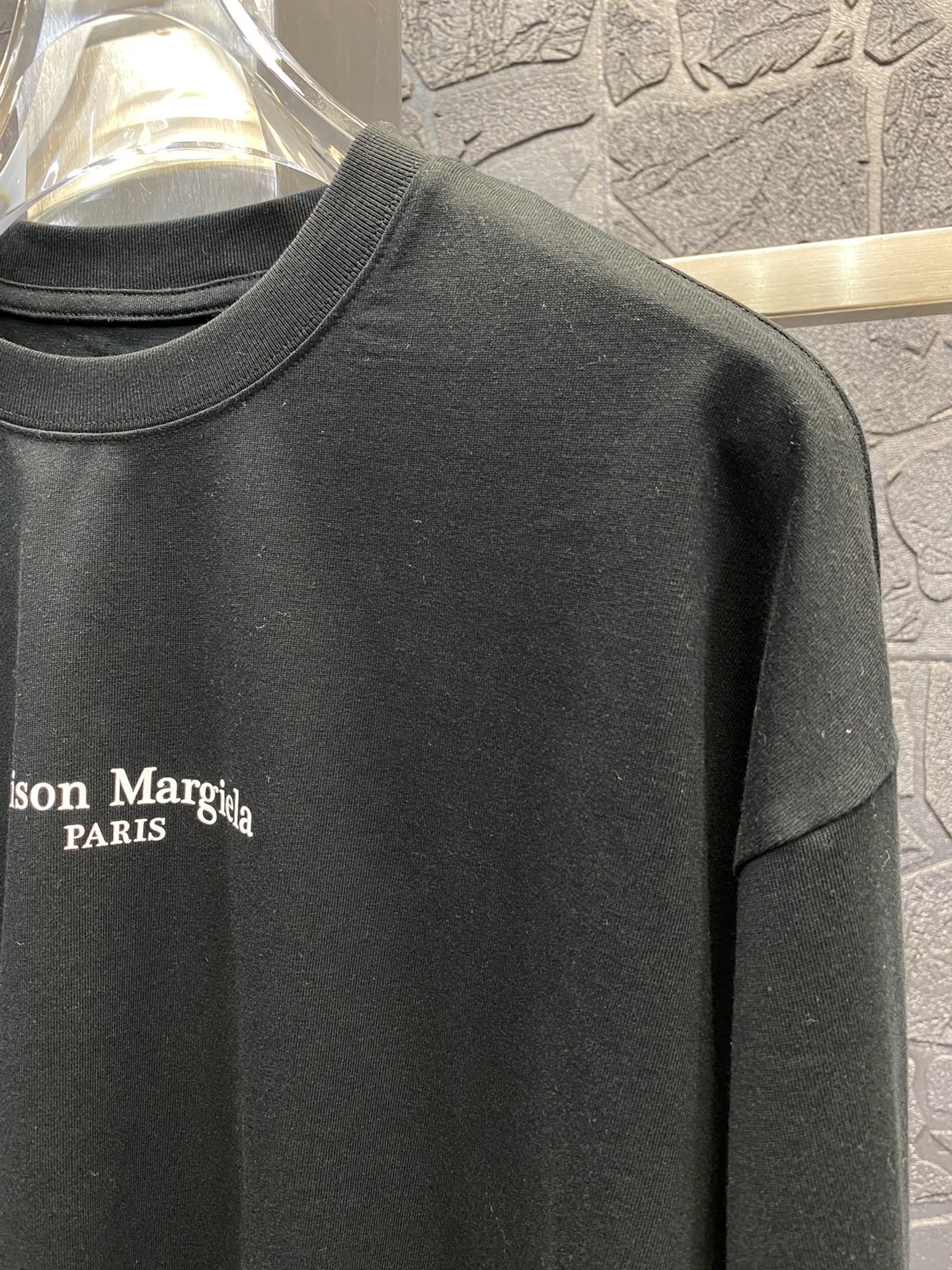 Футболка с длинным рукавом Maison Margiela MM6 с круглым вырезом и принтом букв оптом