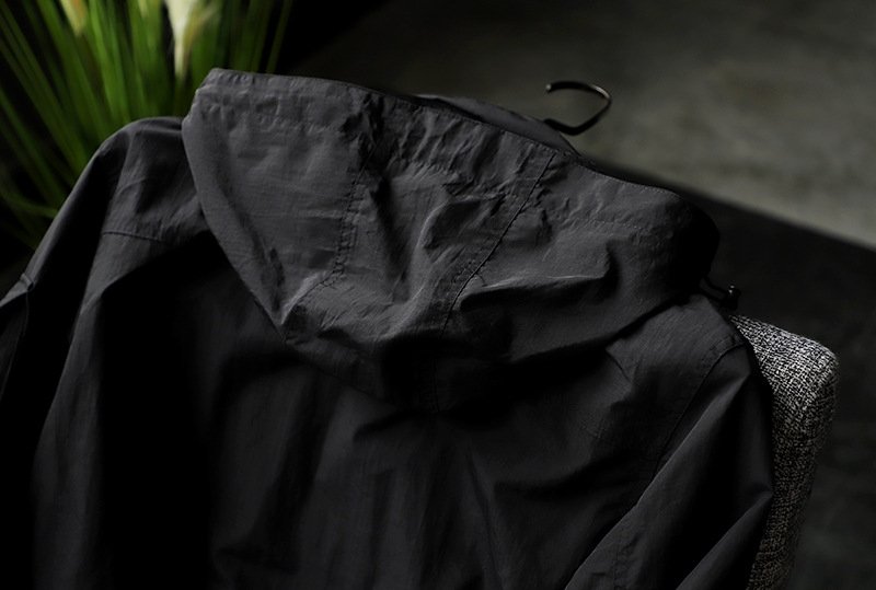 Ветрозащитная куртка с множеством карманов оптом из Китая