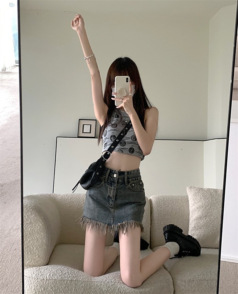 Джинсовая мини-юбка с высокой талией и каймой из меха оптом из Китая