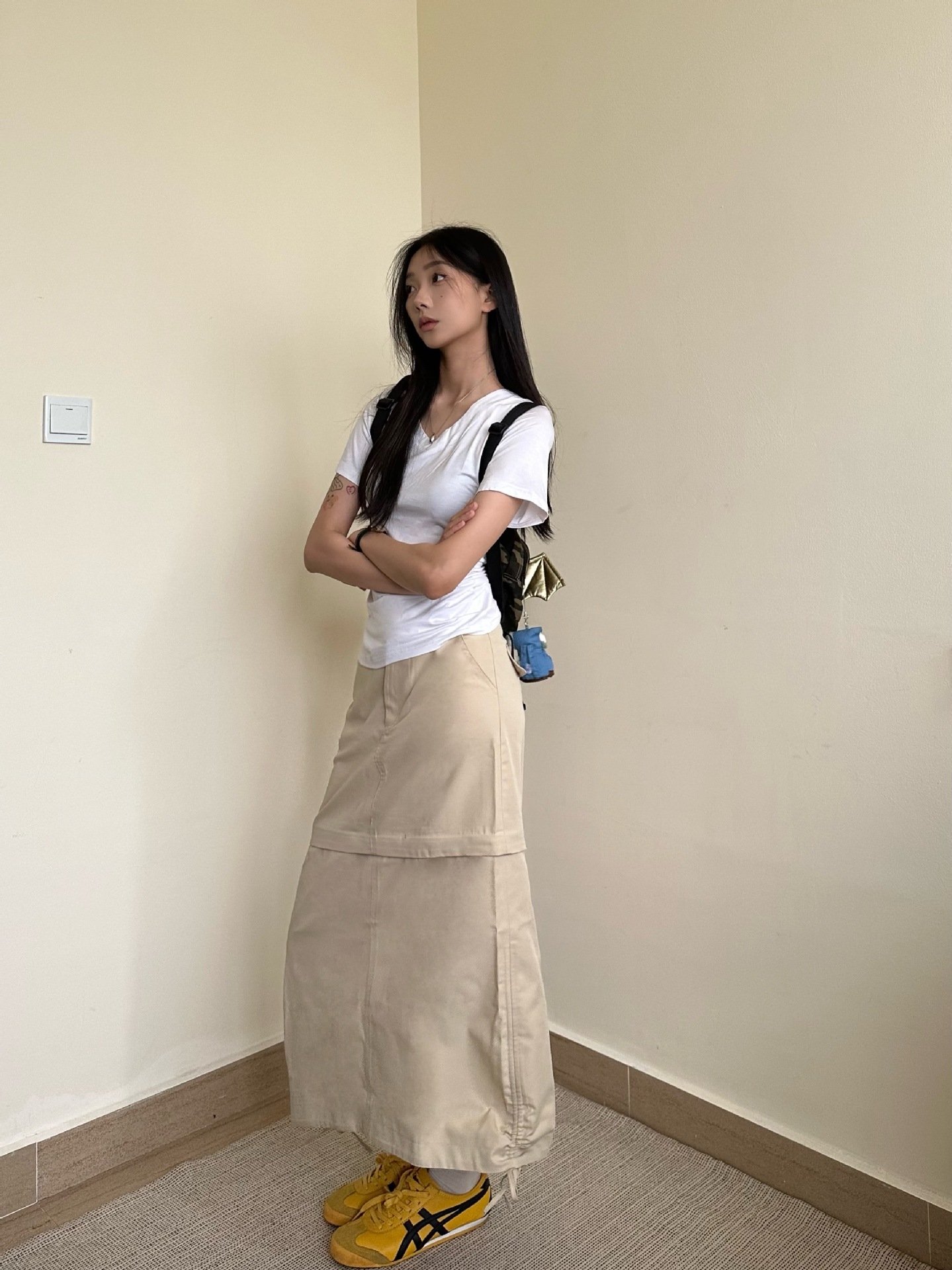 Футболка Латины V-образным вырезом и короткими рукавами оптом