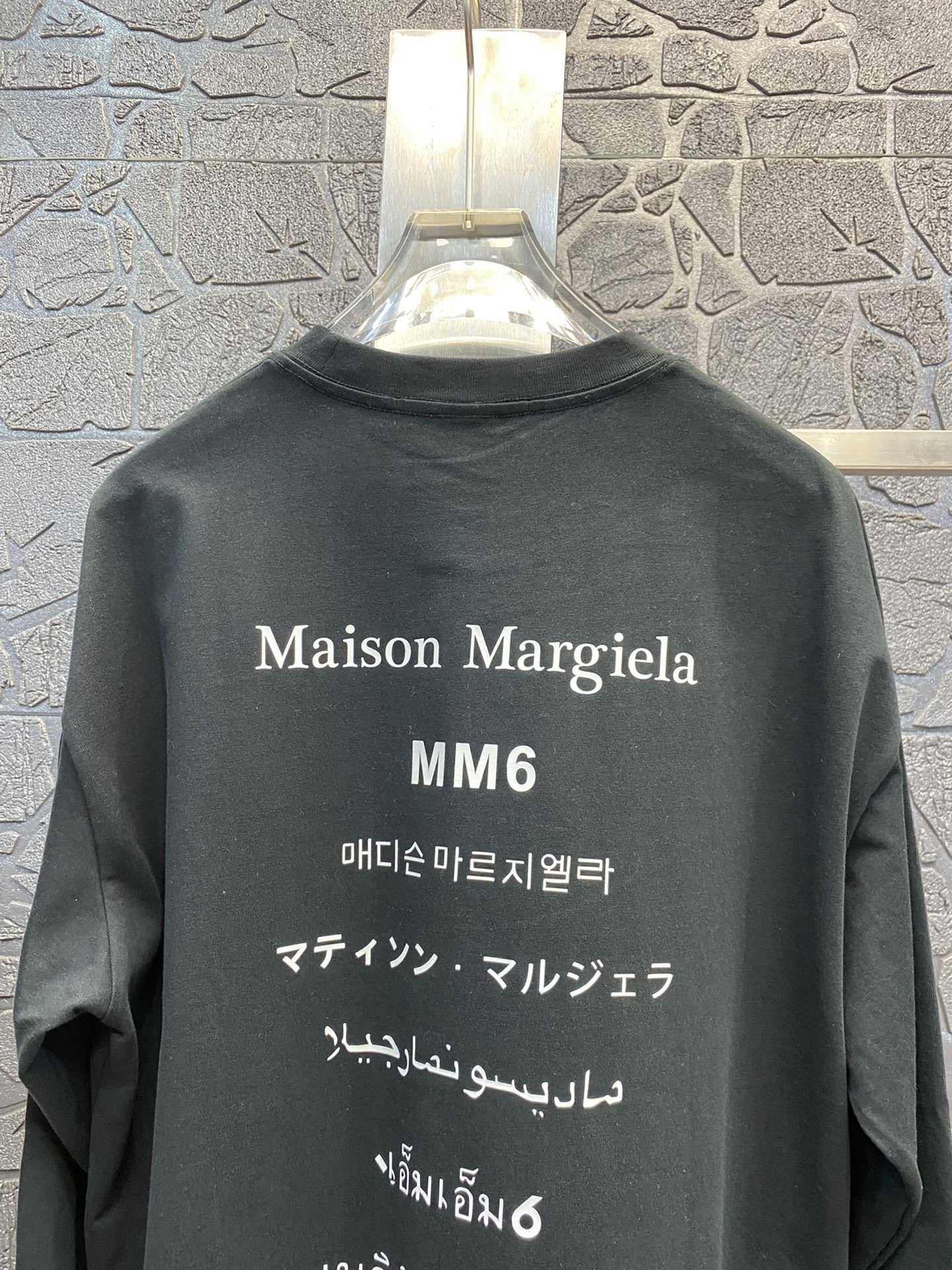 Футболка с длинным рукавом Maison Margiela MM6 с круглым вырезом и принтом букв оптом