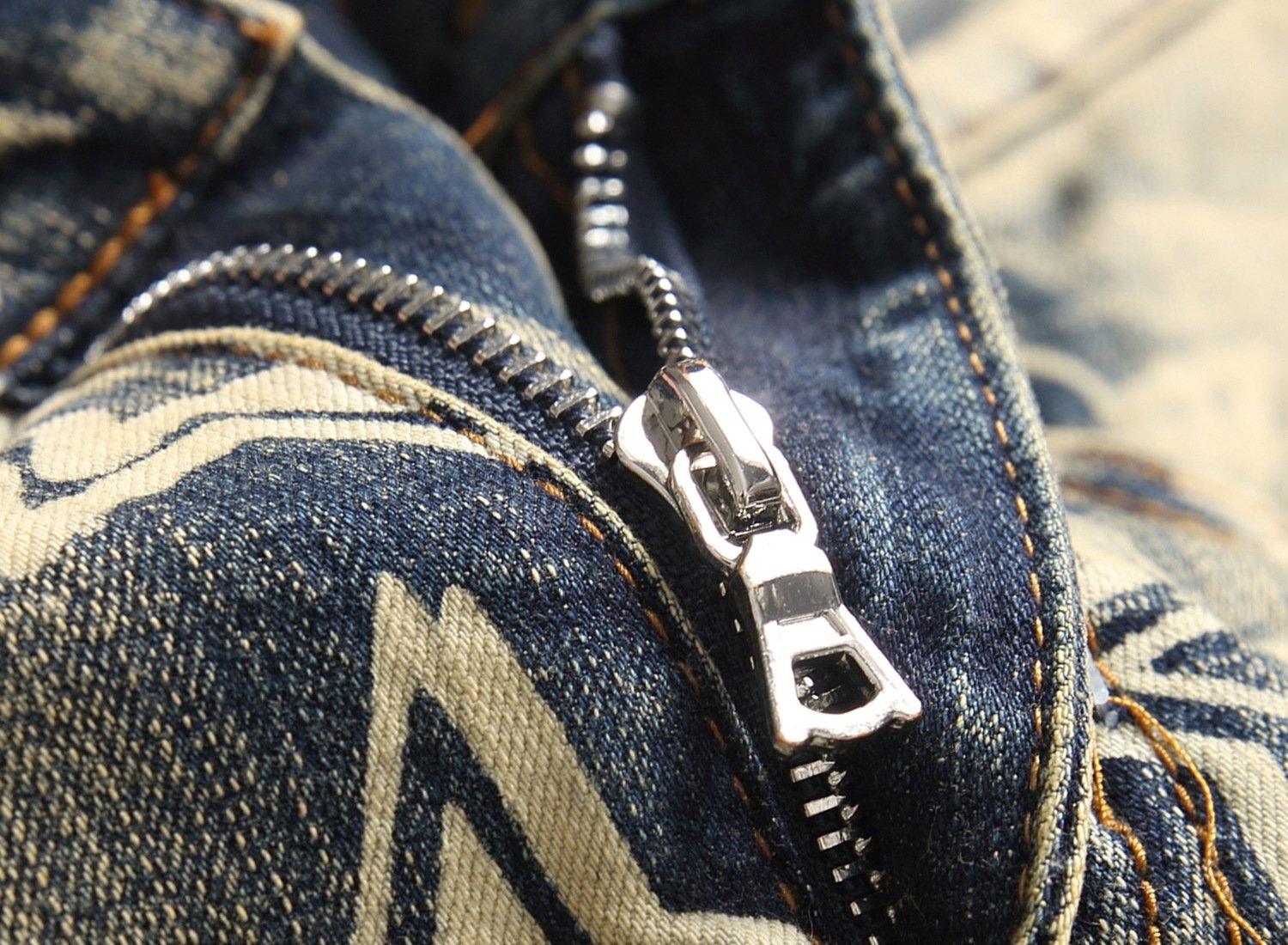 Мужские джинсы с вышивкой и принтом оптом из Китая