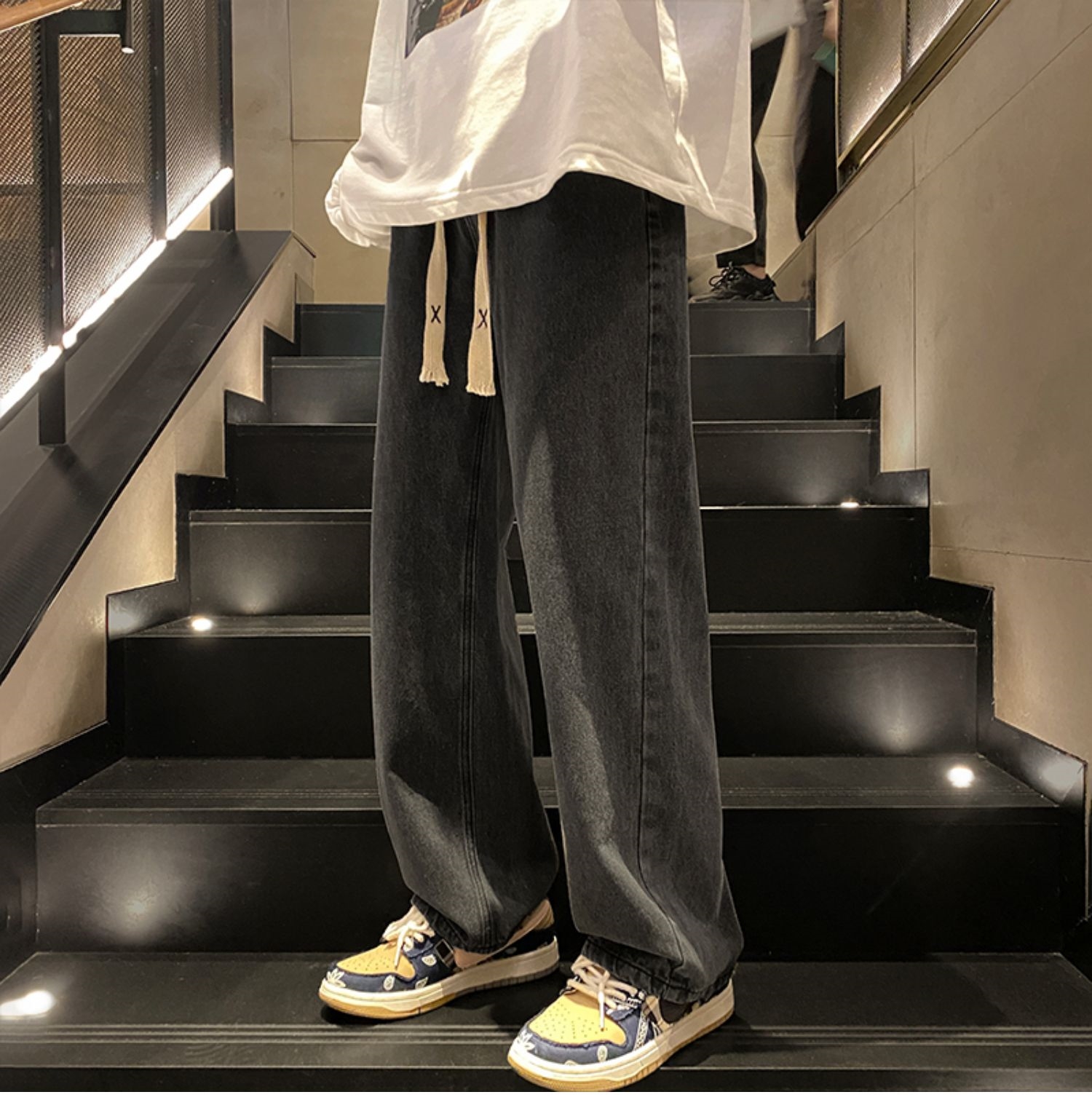 Мужские джинсы винтажного светло-голубого цвета 2024 весна оптом из Китая