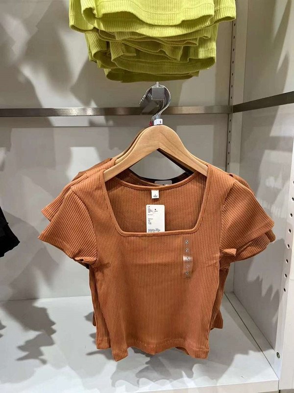 Летняя футболка с короткими рукавами оптом