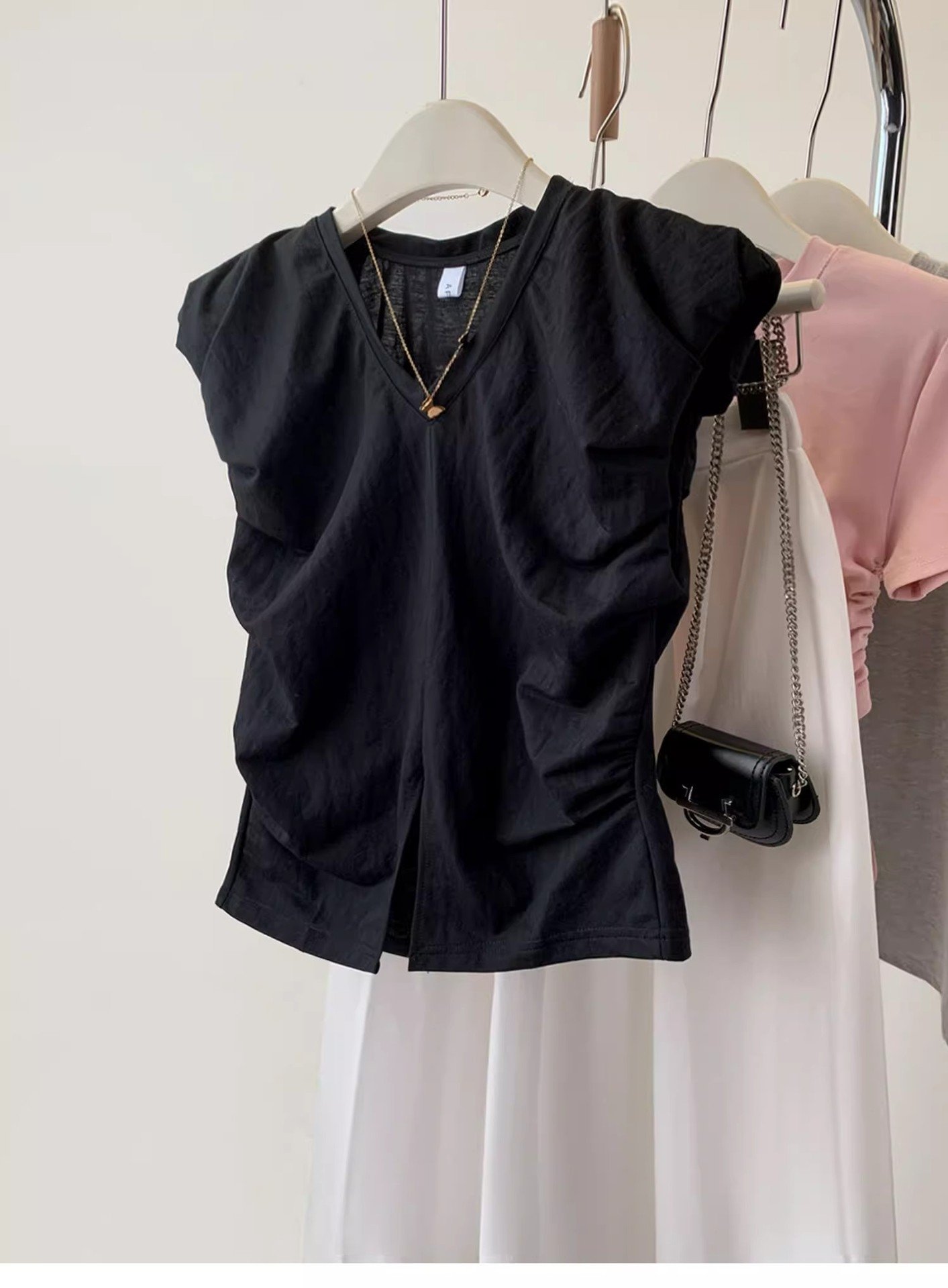 Женская футболка с короткими рукавами и V-образным вырезом оптом