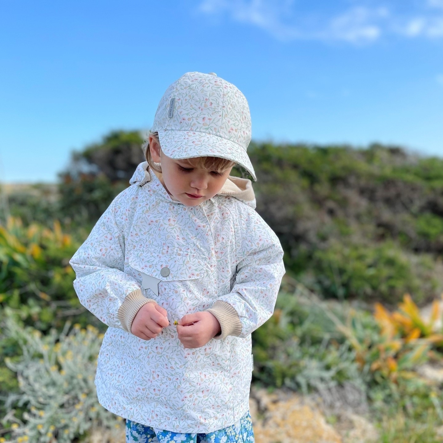 Детский ветровик 2023 осенний новый мужской и женский ветровик с капюшоном оптом из Китая