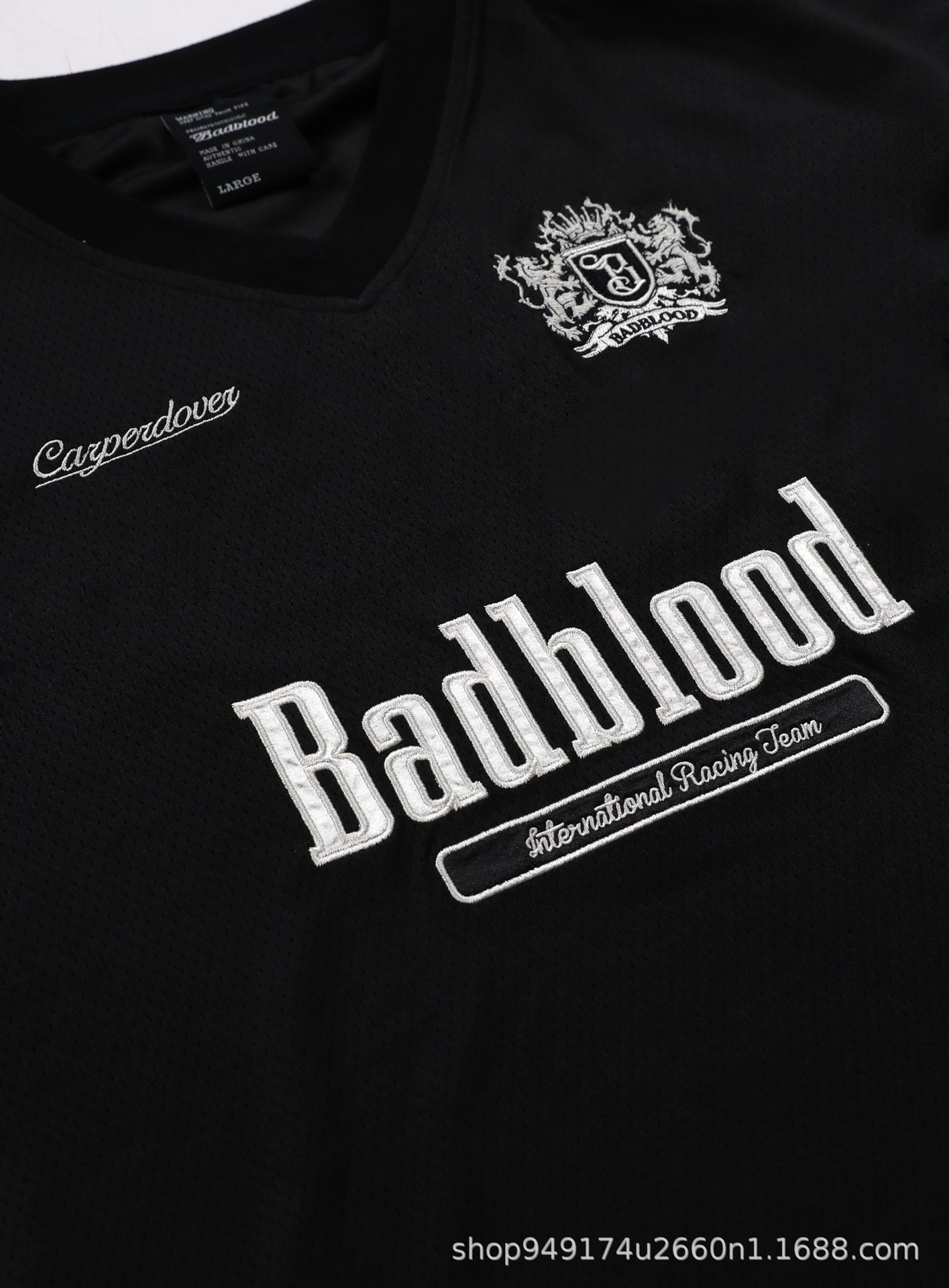 Женская футболка Badblood с вышивкой V-образным вырезом оптом