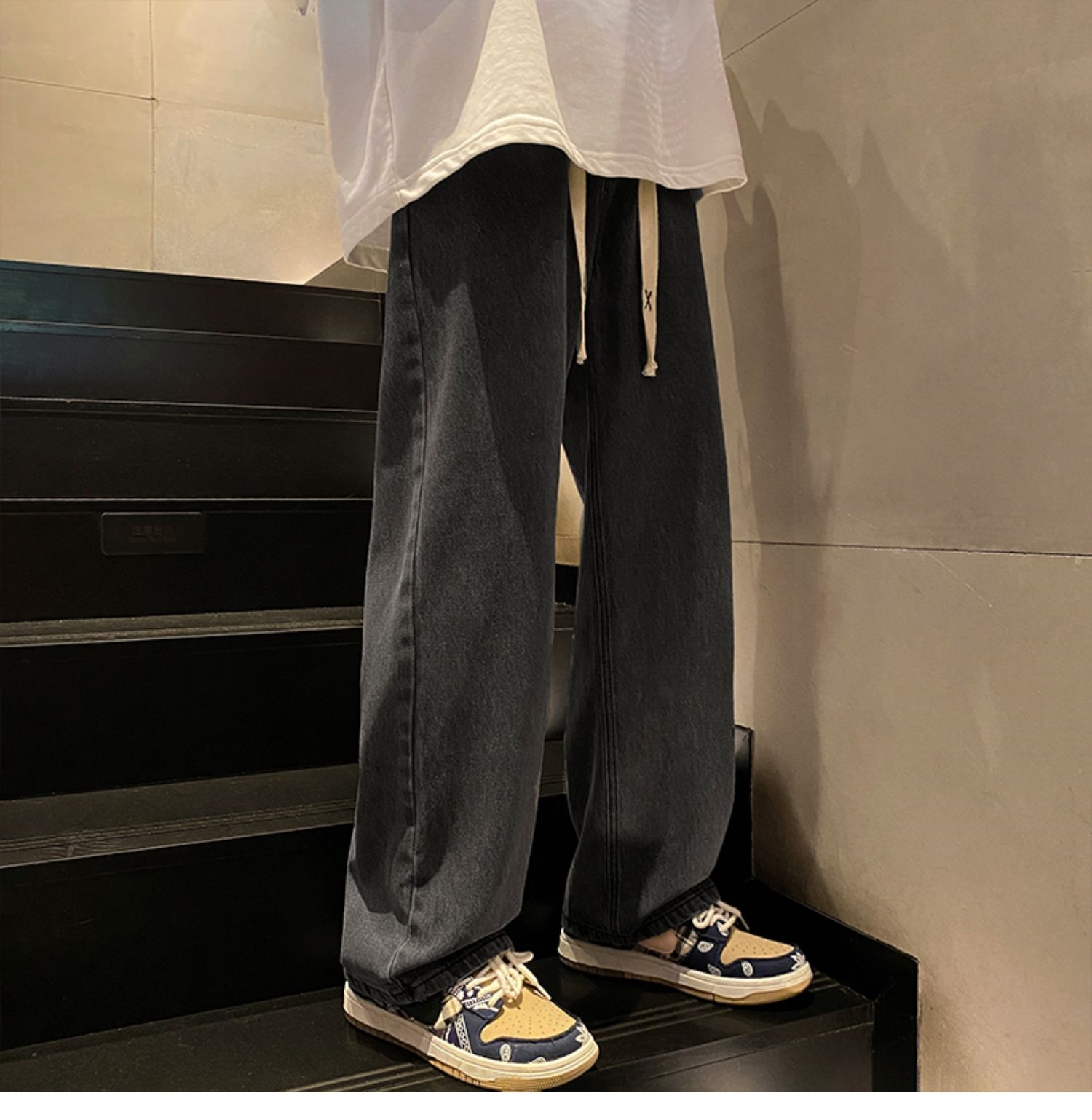 Мужские джинсы винтажного светло-голубого цвета 2024 весна оптом из Китая