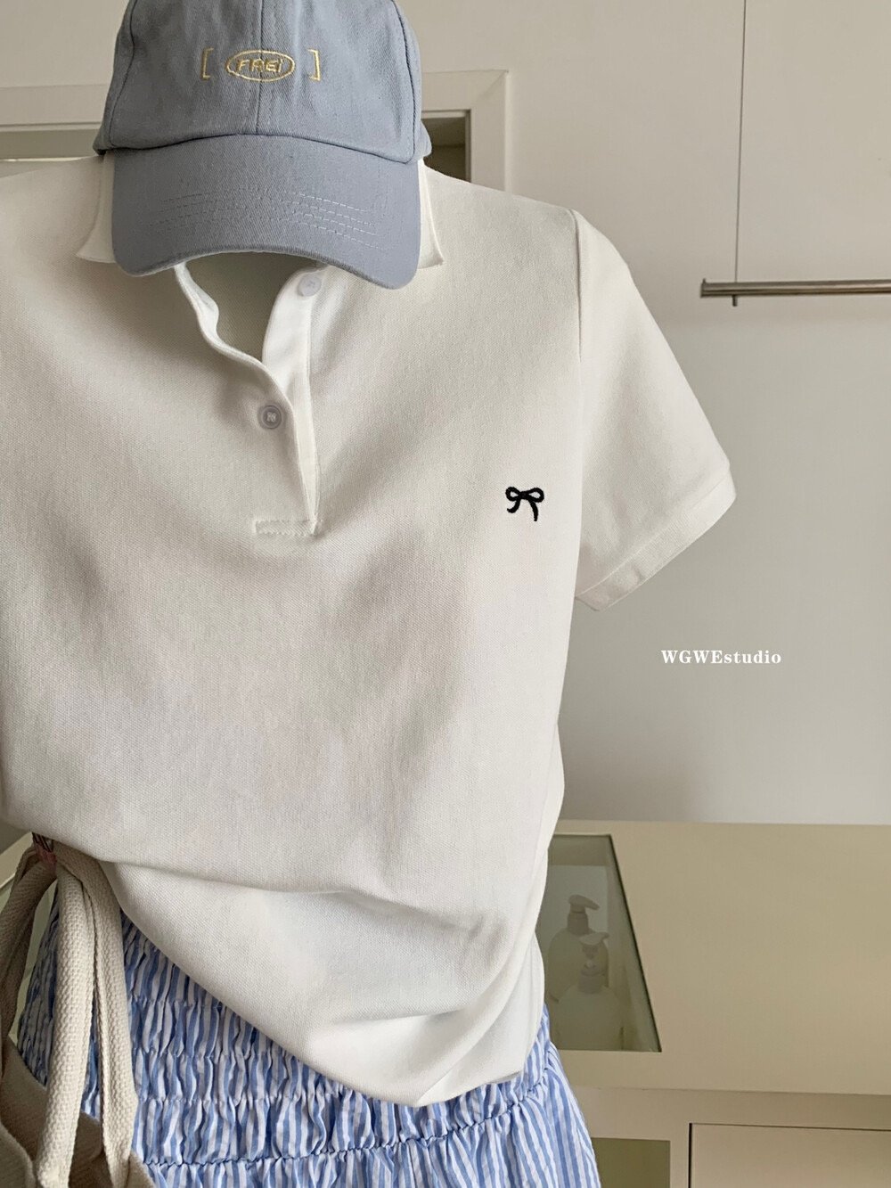 Блузка с вышивкой и бабочкой на воротнике 2024 лето оптом