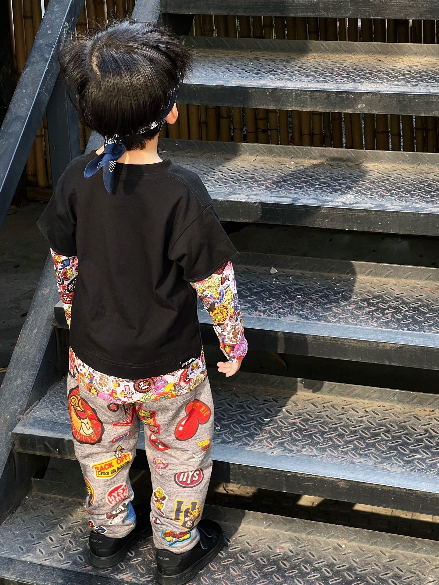 Детские джинсы с нашивками оптом из Китая