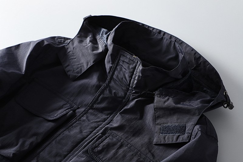 Ветрозащитная куртка с множеством карманов оптом из Китая