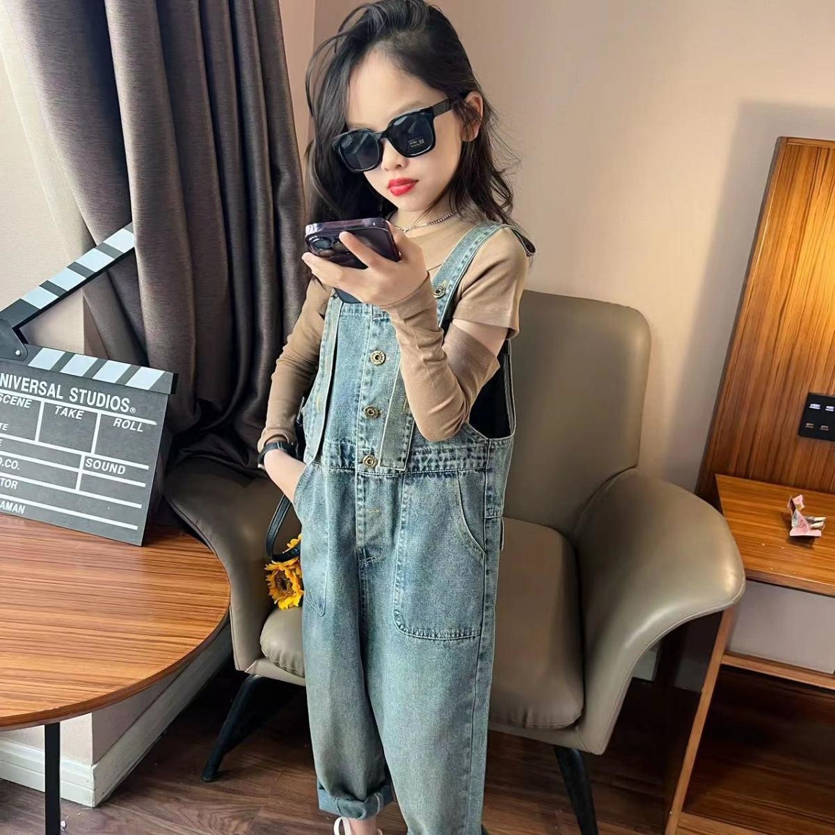 Джинсы для девочек 2024 новая модная осенняя версия корейского стиля для подростков оптом из Китая