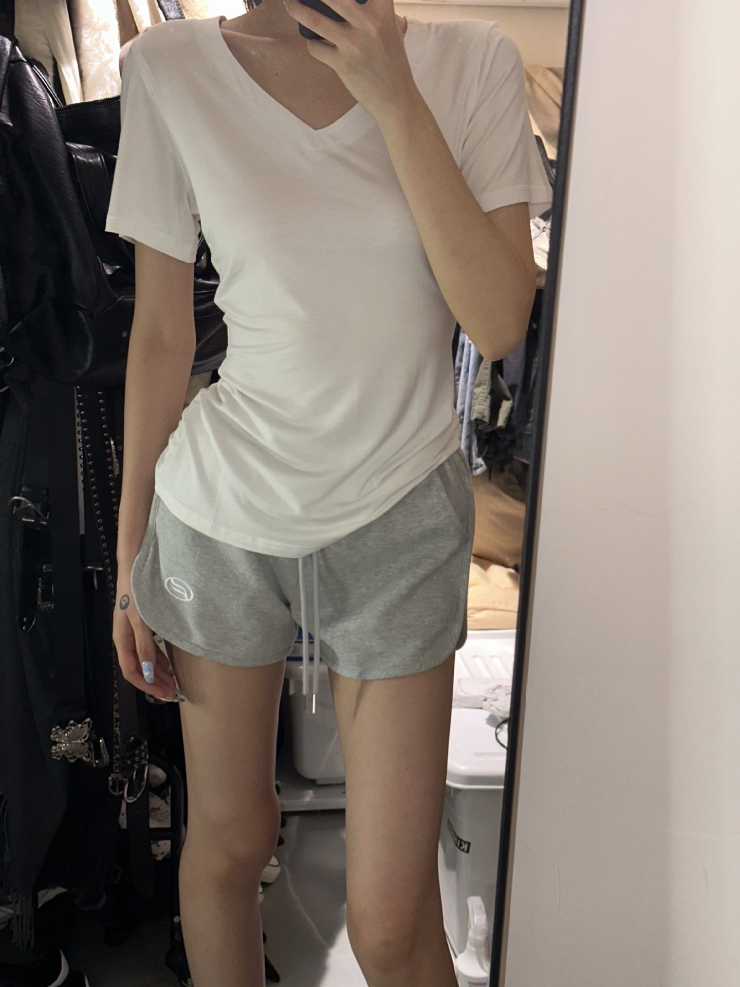 Футболка Латины V-образным вырезом и короткими рукавами оптом