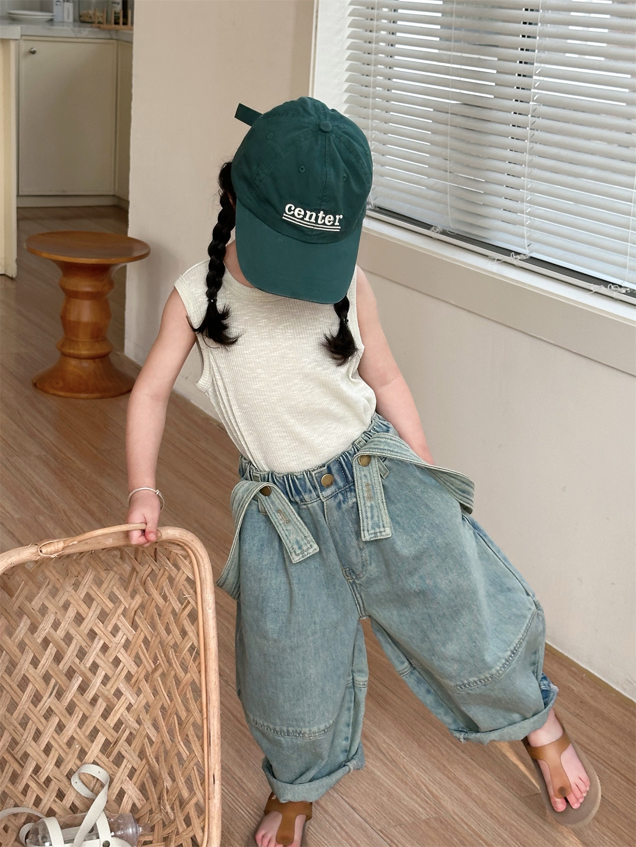 Детские джинсовые брюки с лямками оптом из Китая