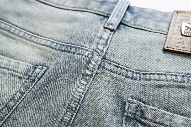 Мужские джинсы с монстром оптом из Китая