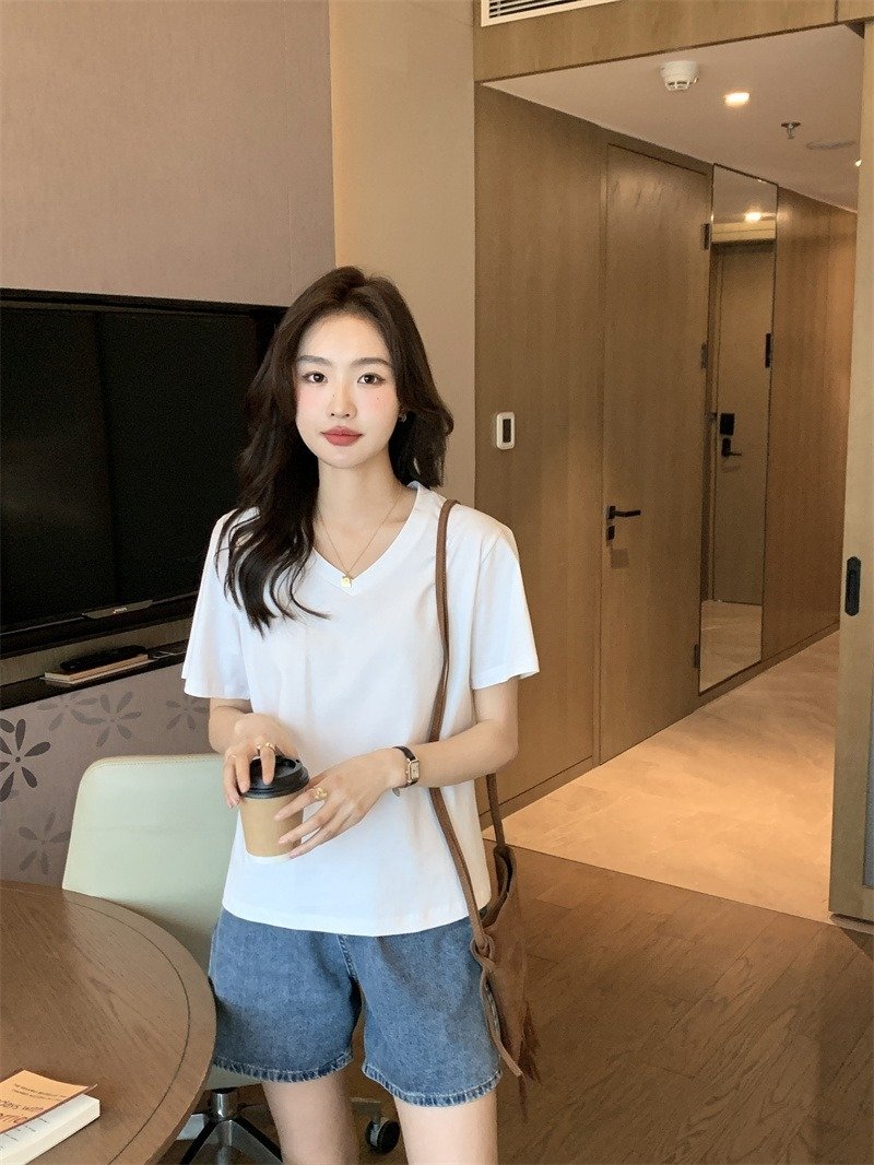 Женская футболка V-образный вырез белая 2024 лето оптом