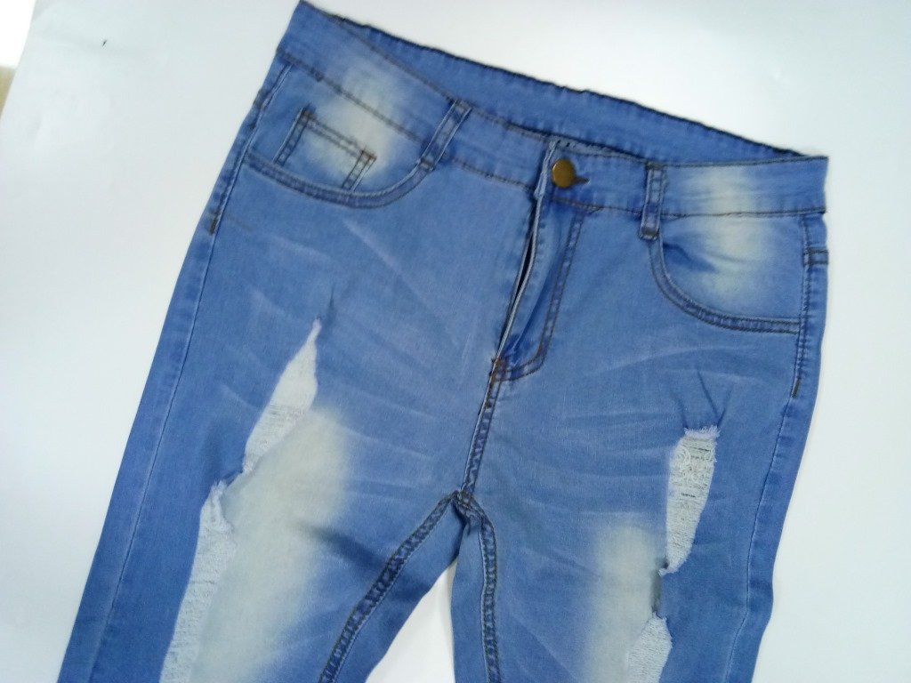 Мужские джинсы с разрывами и зауженными штанинами оптом из Китая
