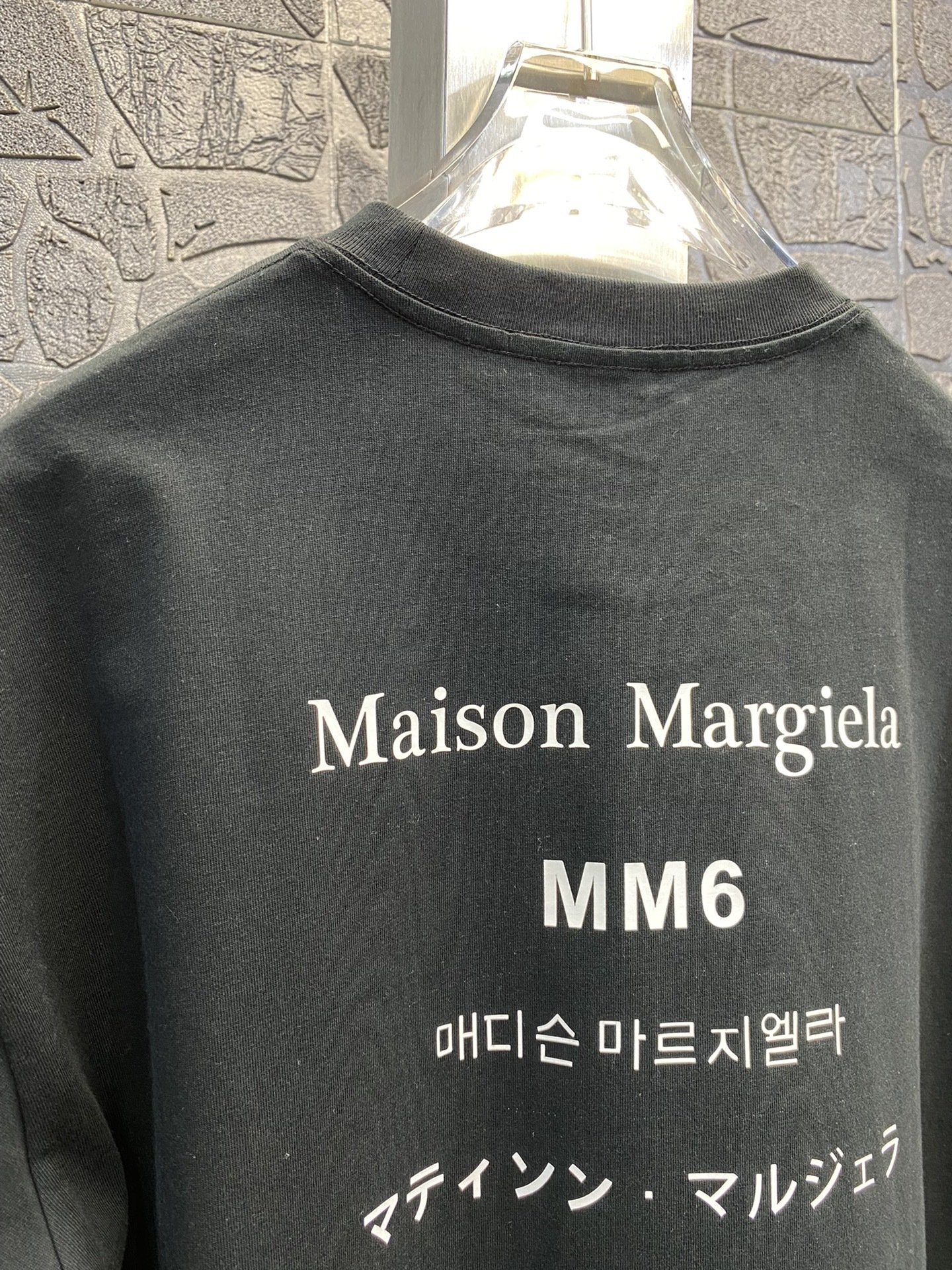 Футболка с длинным рукавом Maison Margiela MM6 с круглым вырезом и принтом букв оптом
