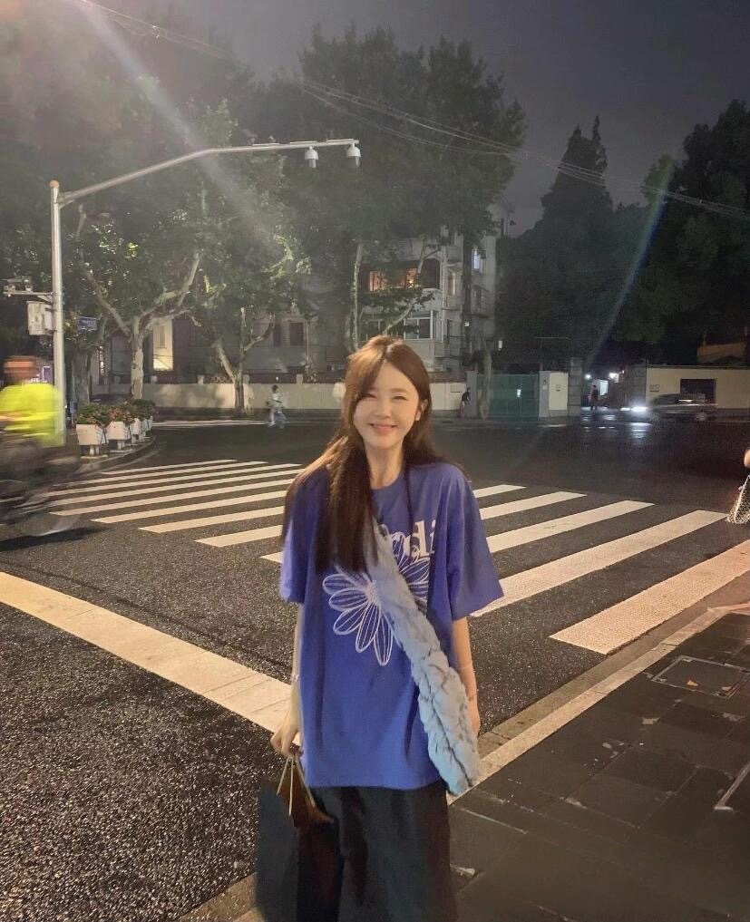 Футболка с коротким рукавом и принтом маленькой собачки оптом