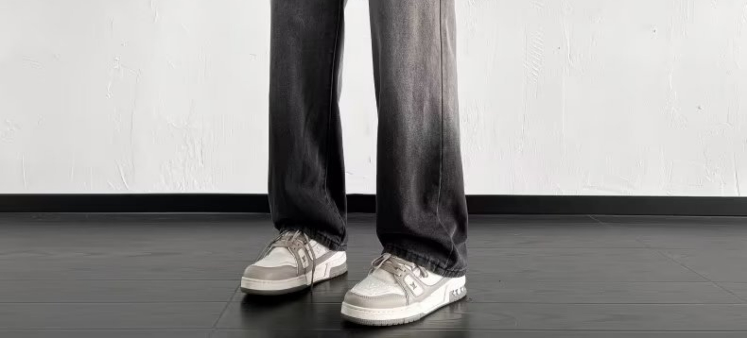 Широкие джинсы с постепенным переходом цвета оптом из Китая