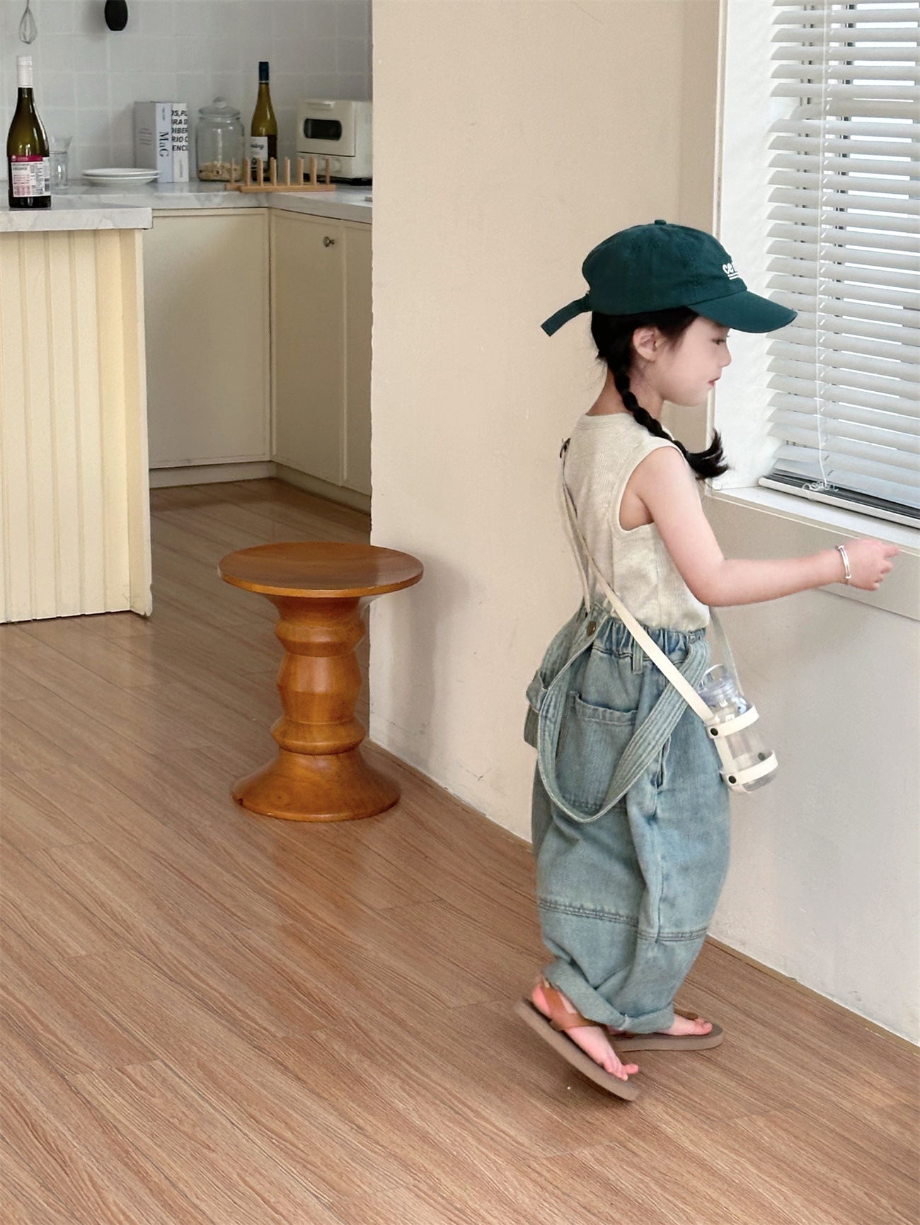 Детские джинсовые брюки с лямками оптом из Китая