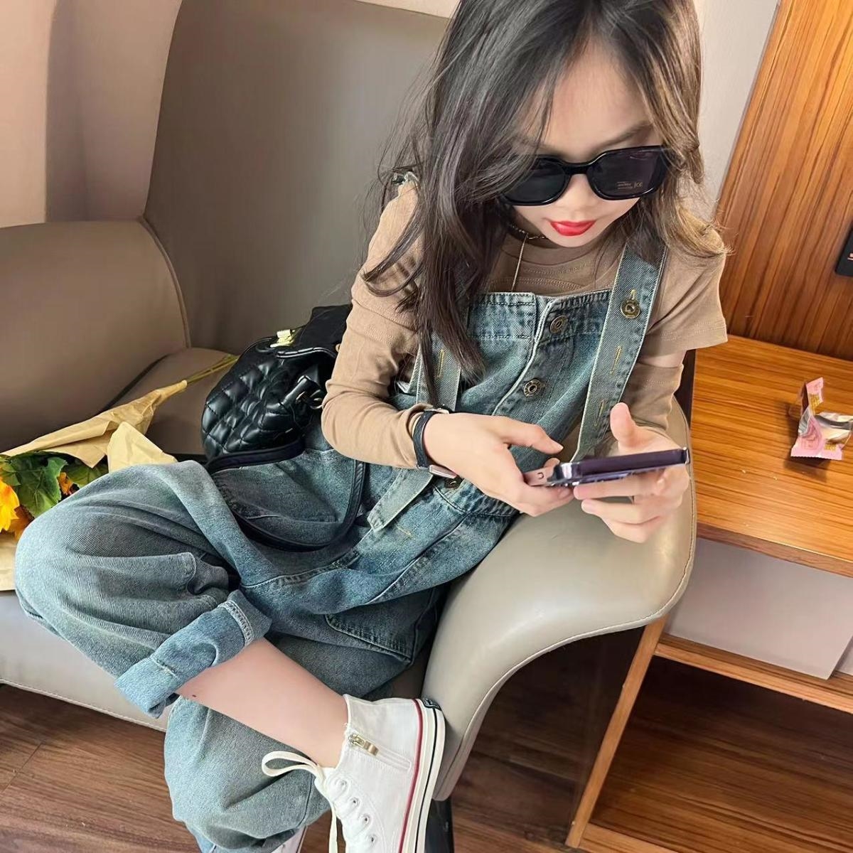 Джинсы для девочек 2024 новая модная осенняя версия корейского стиля для подростков оптом из Китая