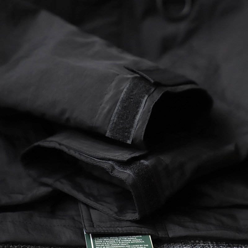 Ветрозащитная куртка с множеством карманов оптом из Китая