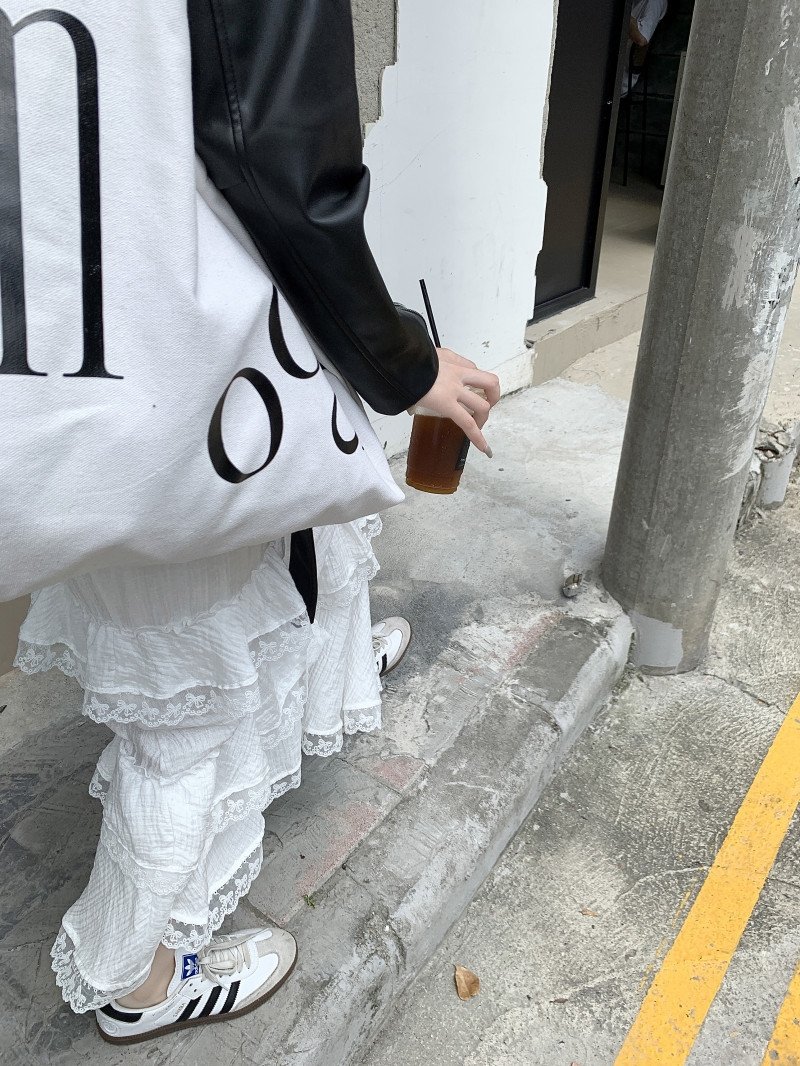 Высокая талия белая асимметричная юбка с кружевными вставками оптом из Китая