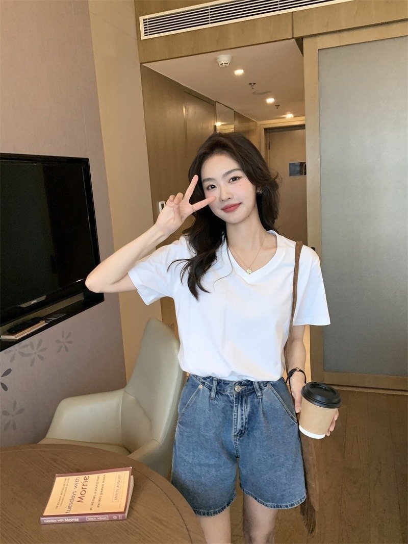 Женская футболка V-образный вырез белая 2024 лето оптом