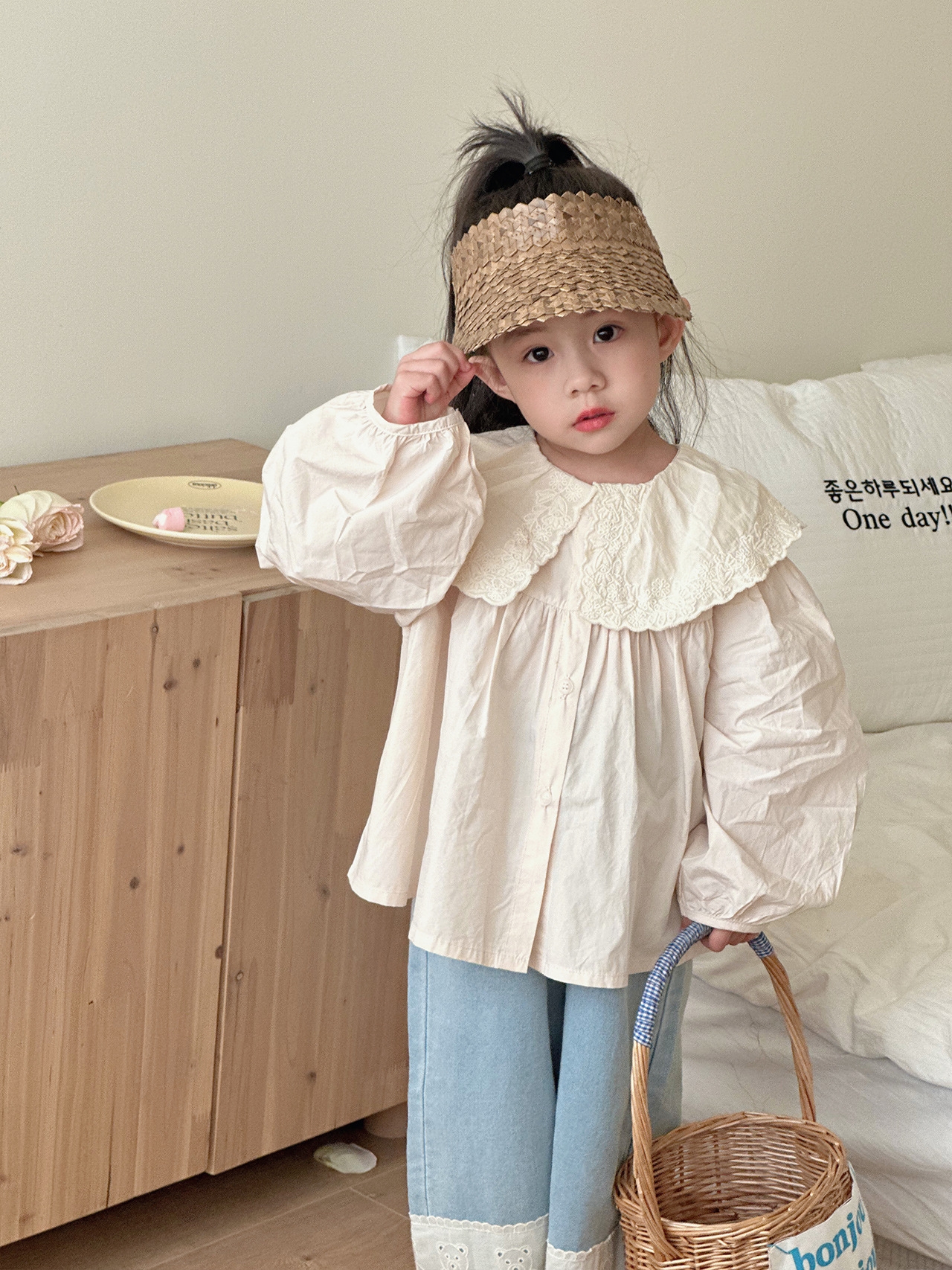 Детские джинсы с кружевными вставками оптом из Китая