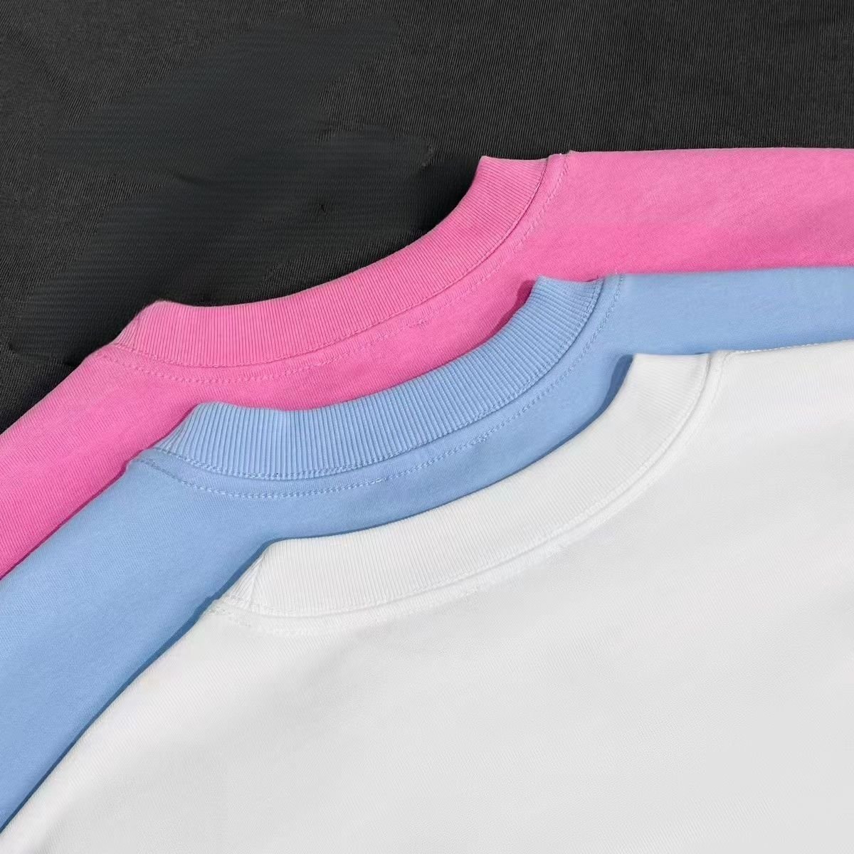 Летняя футболка с высоким уровнем деталей WE11DONE оптом