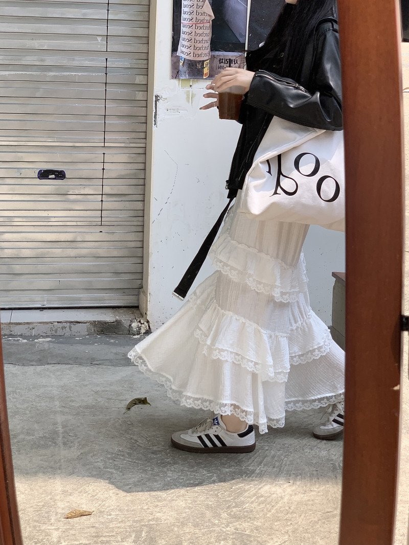 Высокая талия белая асимметричная юбка с кружевными вставками оптом из Китая