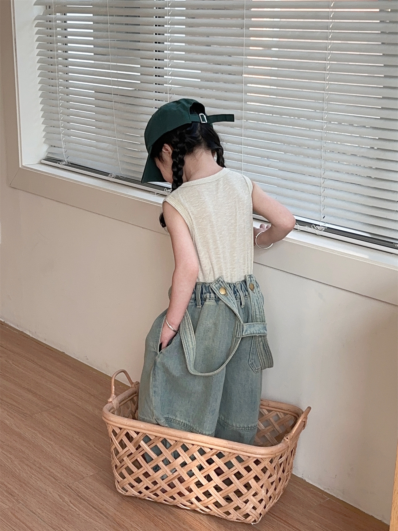 Детские джинсовые брюки с лямками оптом из Китая