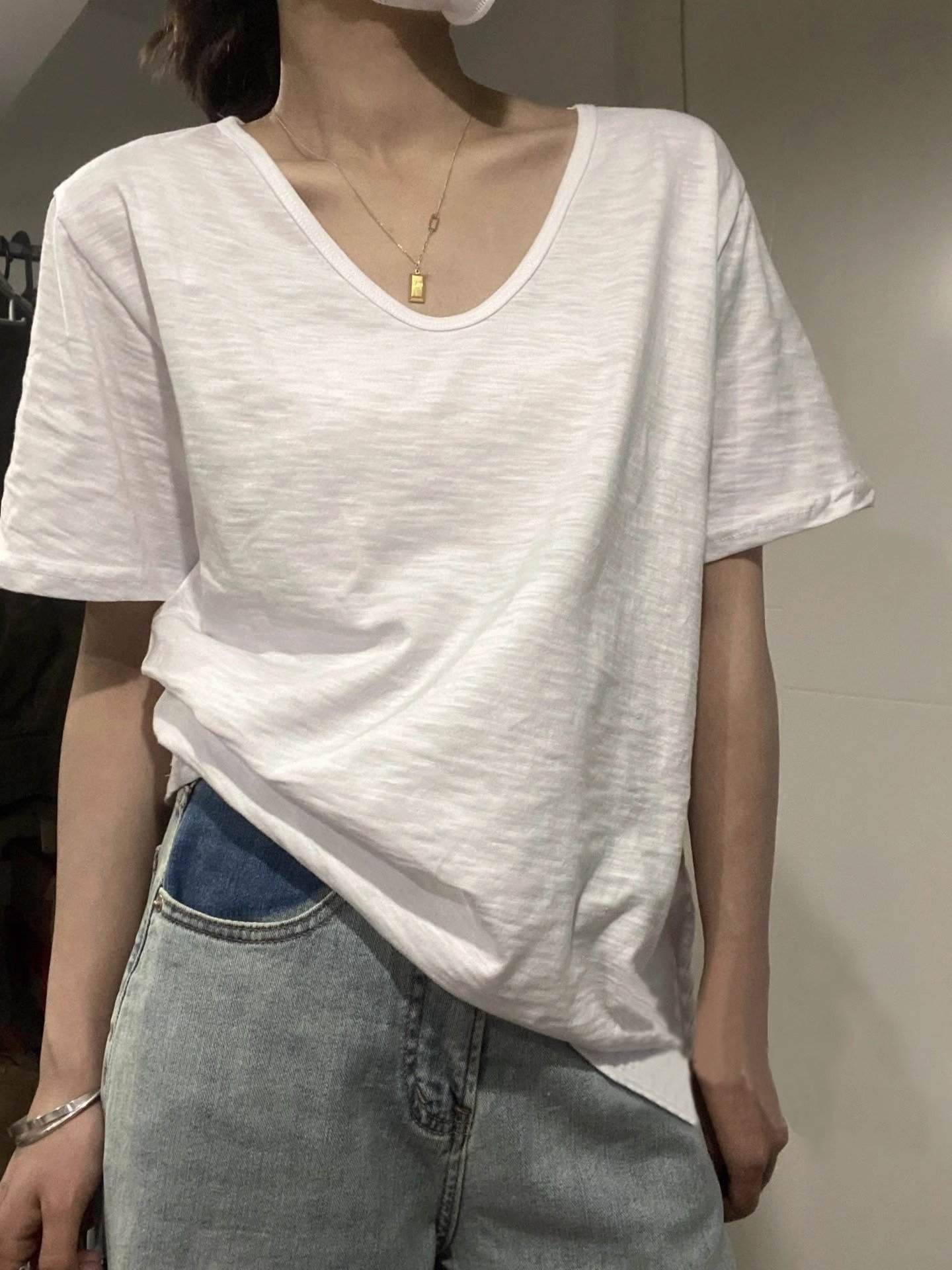 Летняя футболка с коротким рукавом и V-образным вырезом оптом