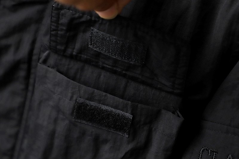 Ветрозащитная куртка с множеством карманов оптом из Китая