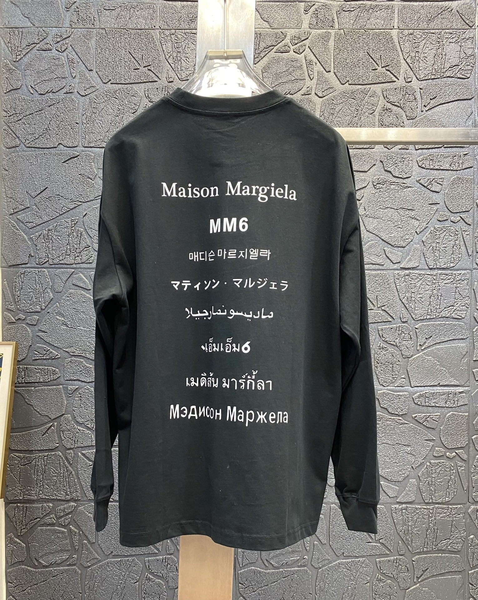 Футболка с длинным рукавом Maison Margiela MM6 с круглым вырезом и принтом букв оптом