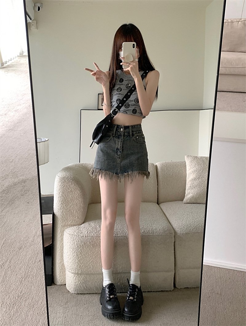 Джинсовая мини-юбка с высокой талией и каймой из меха оптом из Китая