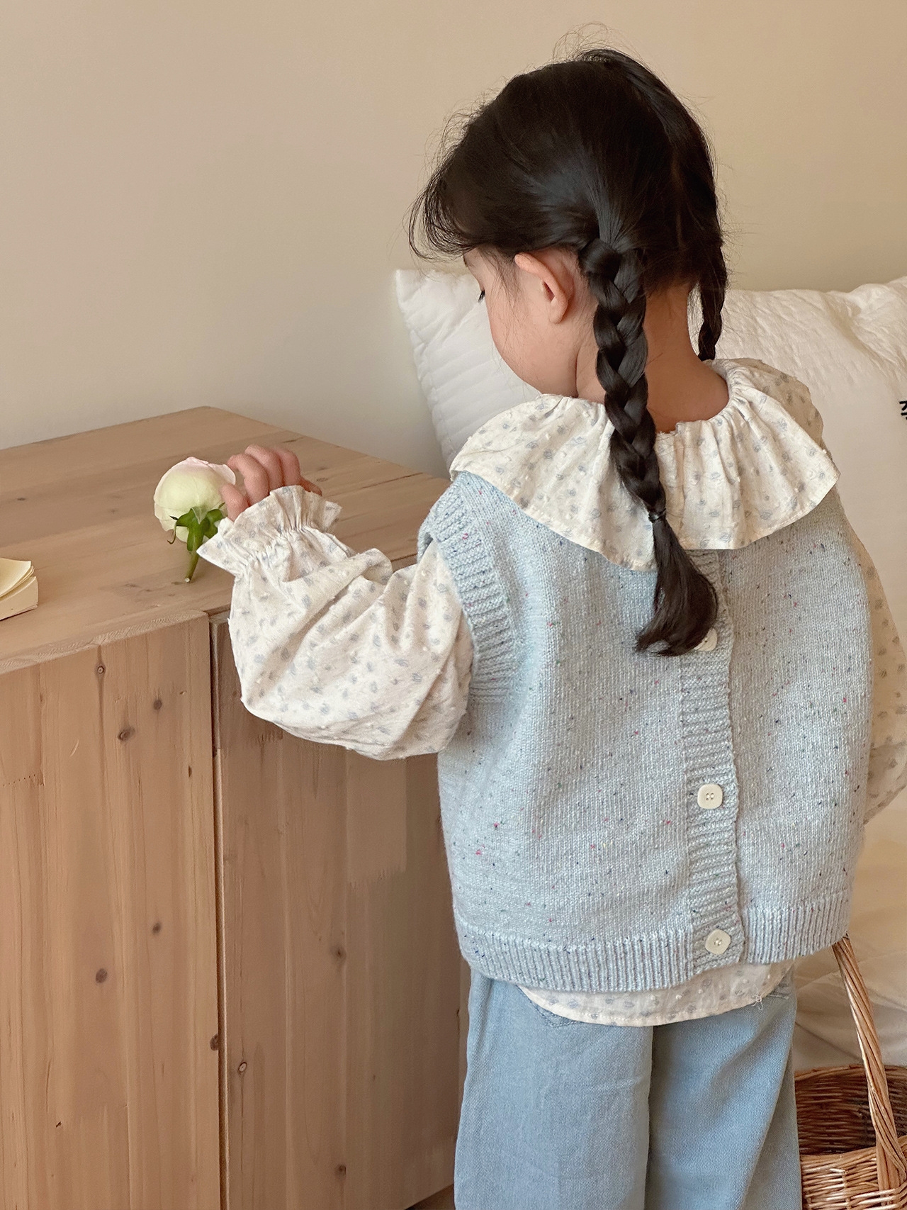 Детские джинсы с кружевными вставками оптом из Китая