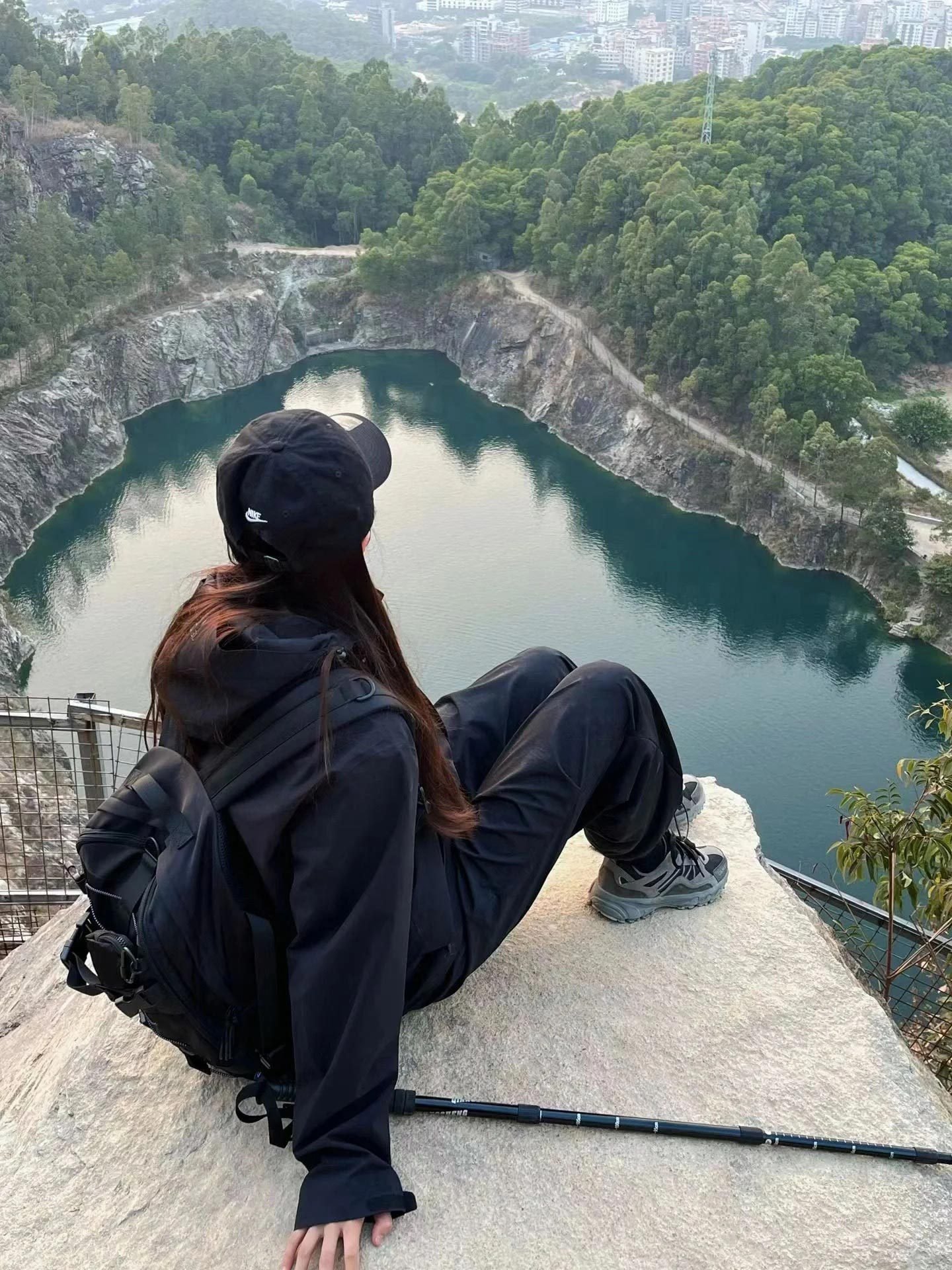 Черный летний тонкий мужской жакет оптом из Китая